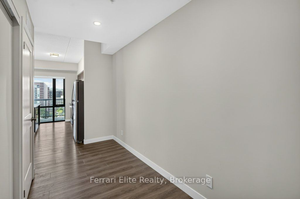 15 Queen Street S 1114 Property Photo 8