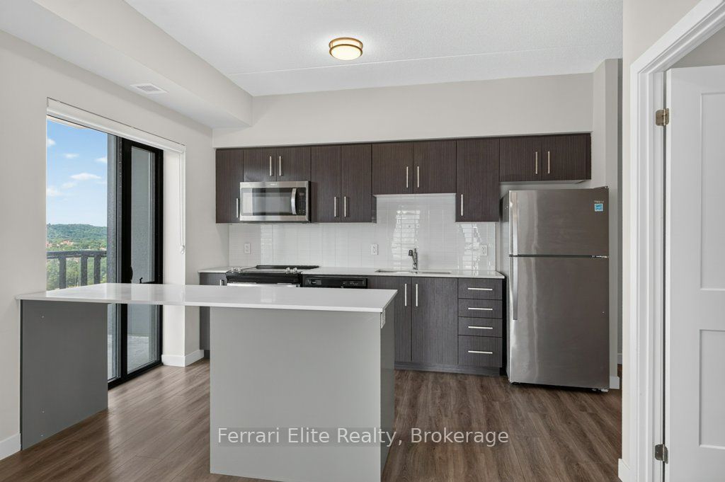 15 Queen Street S 1114 Property Photo 11