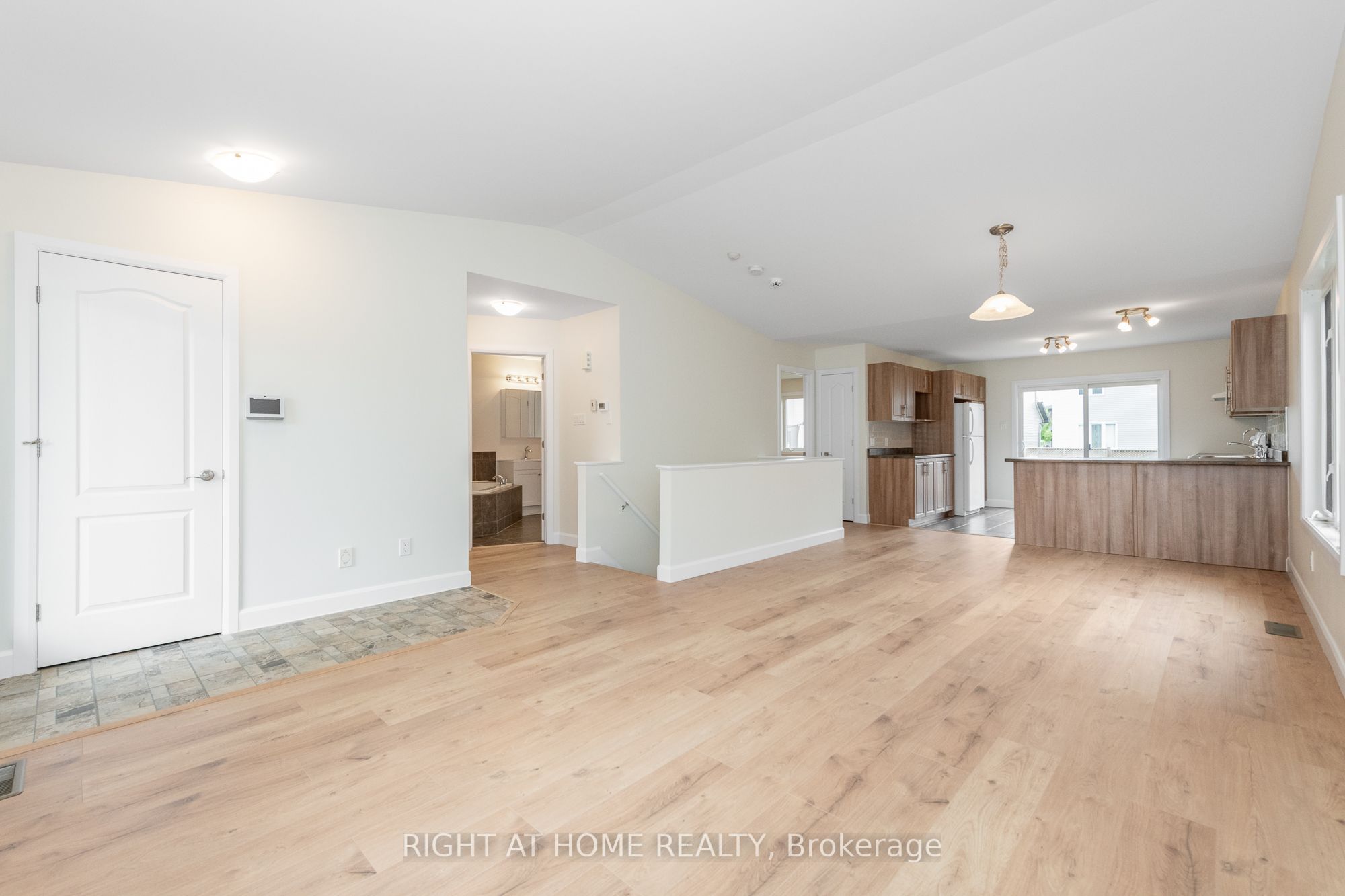 441 Denis Street Property Photo 7
