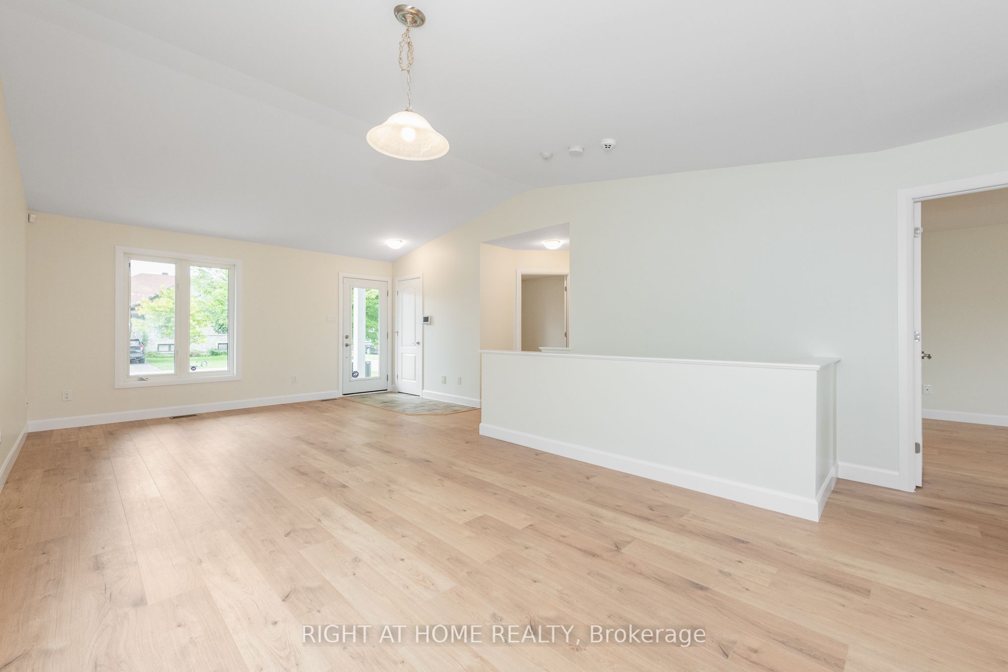 441 Denis Street Property Photo 11