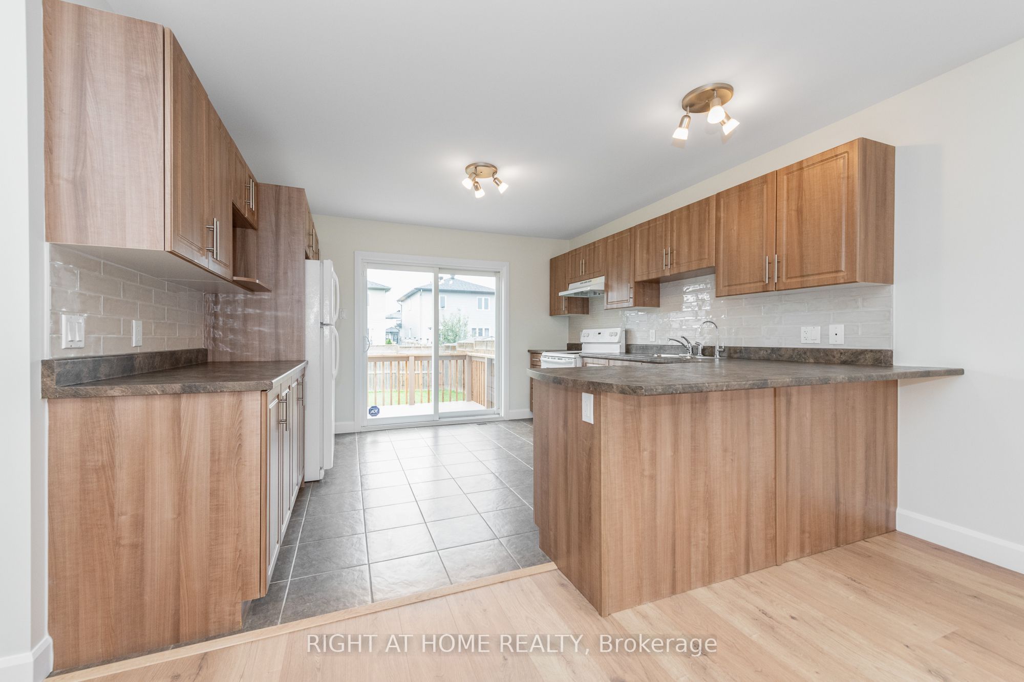 441 Denis Street Property Photo 12
