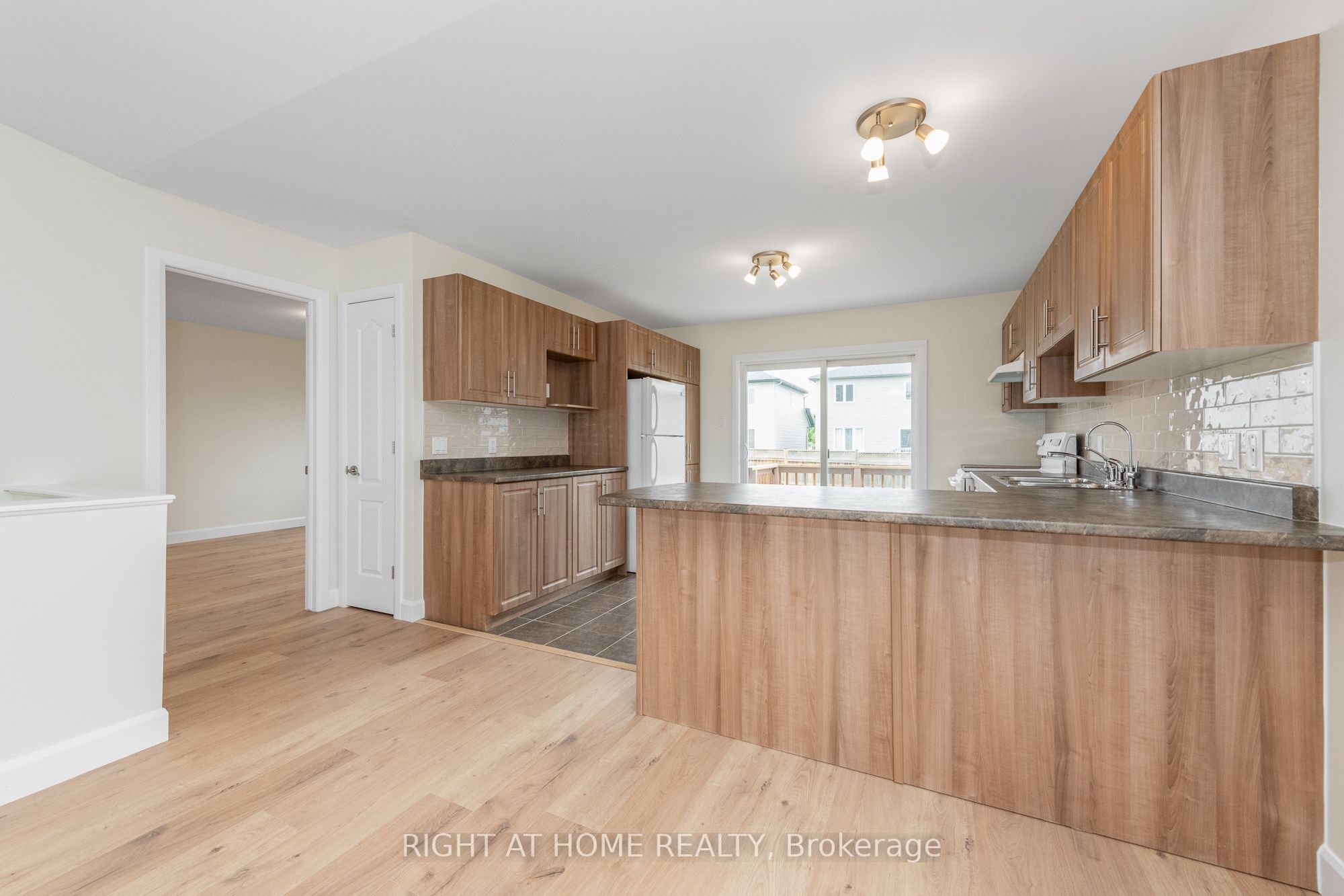 441 Denis Street Property Photo 14