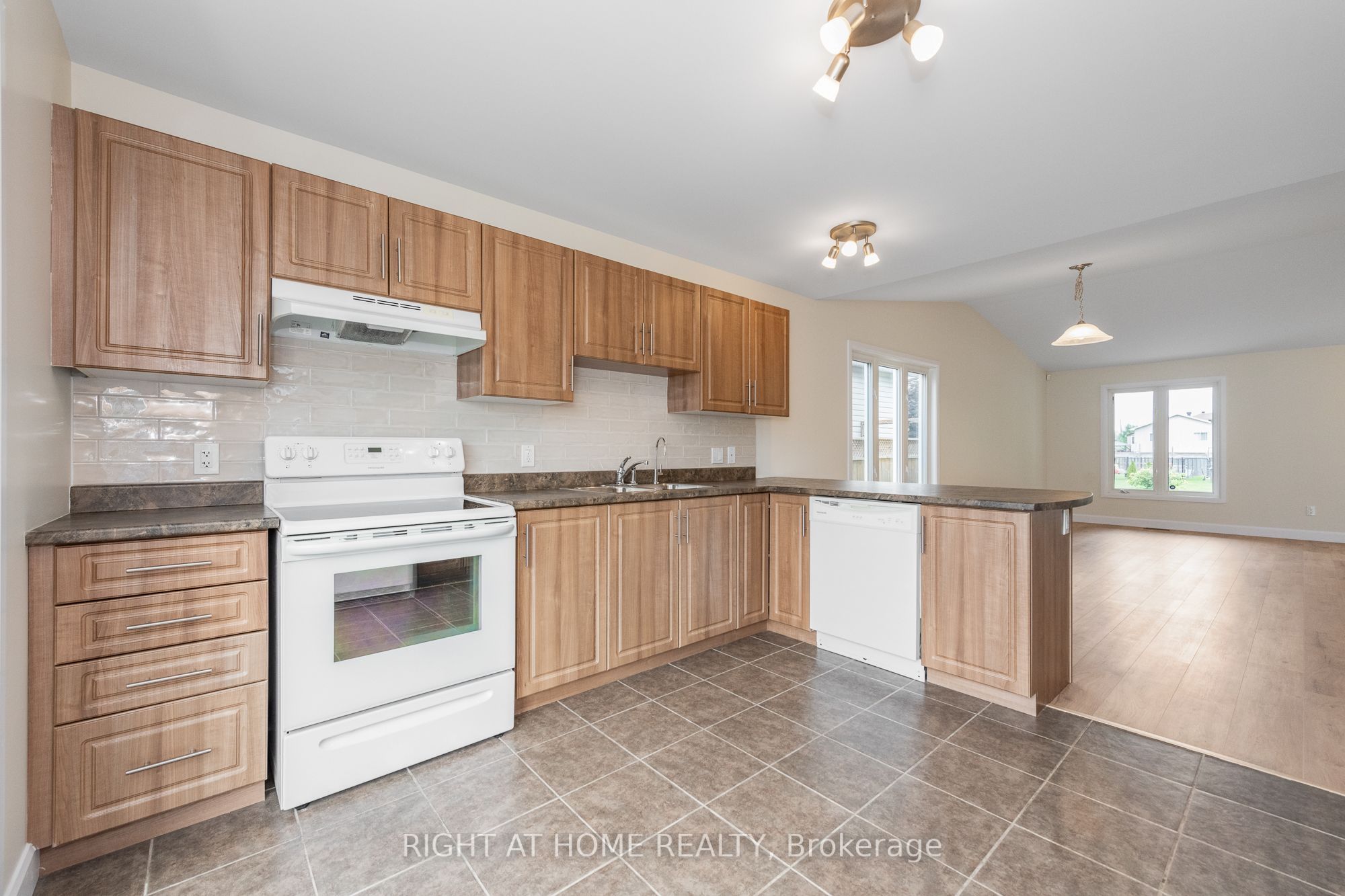 441 Denis Street Property Photo 15