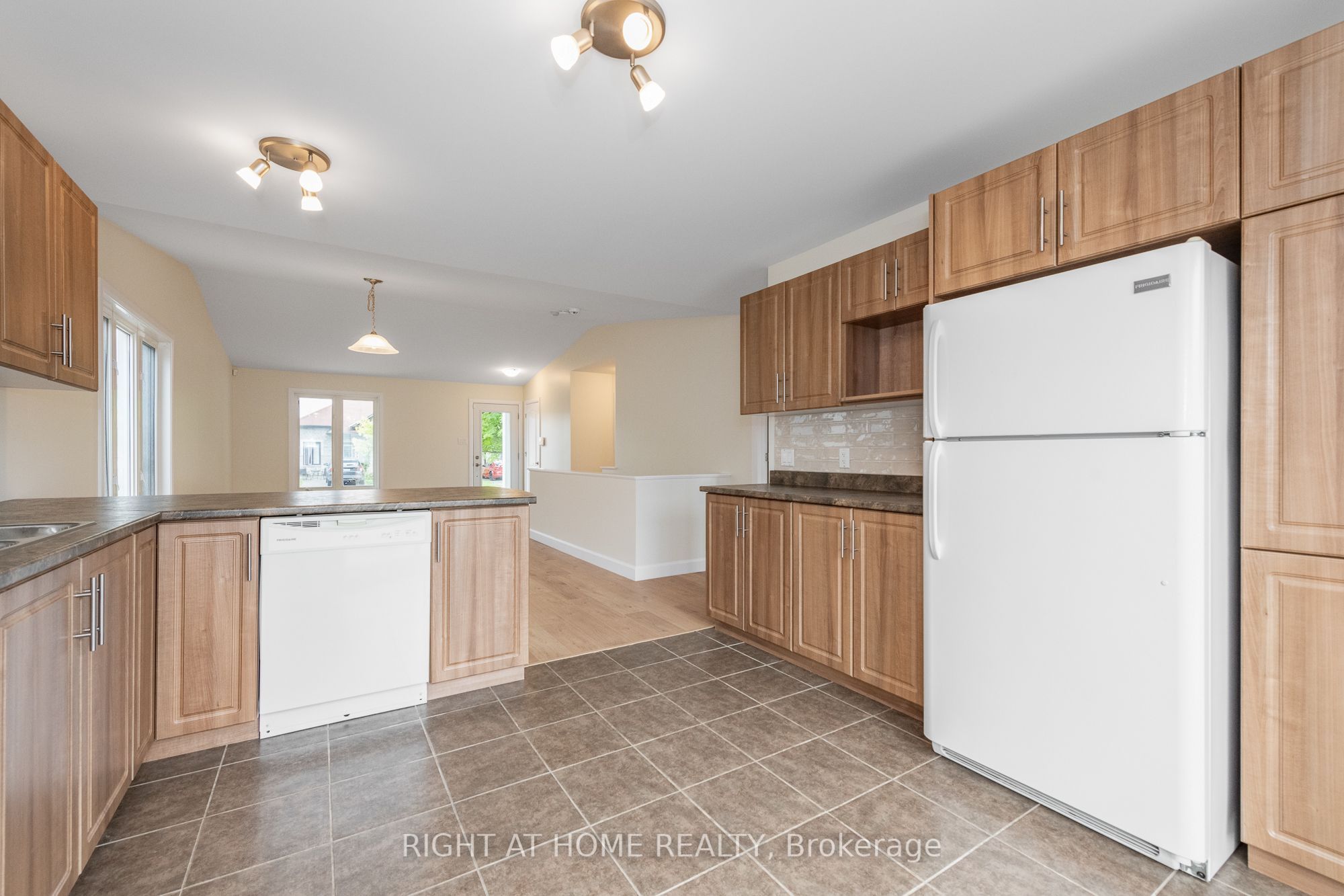 441 Denis Street Property Photo 16
