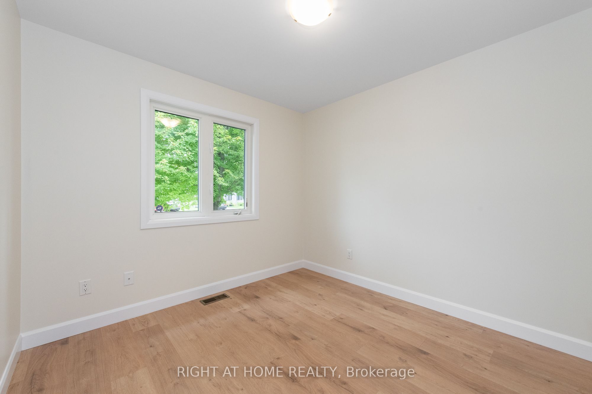 441 Denis Street Property Photo 20