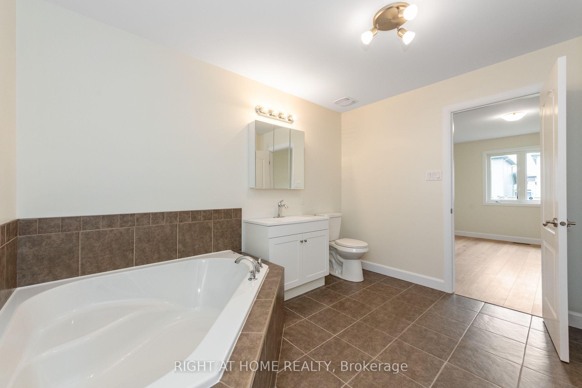 441 Denis Street Property Photo 23