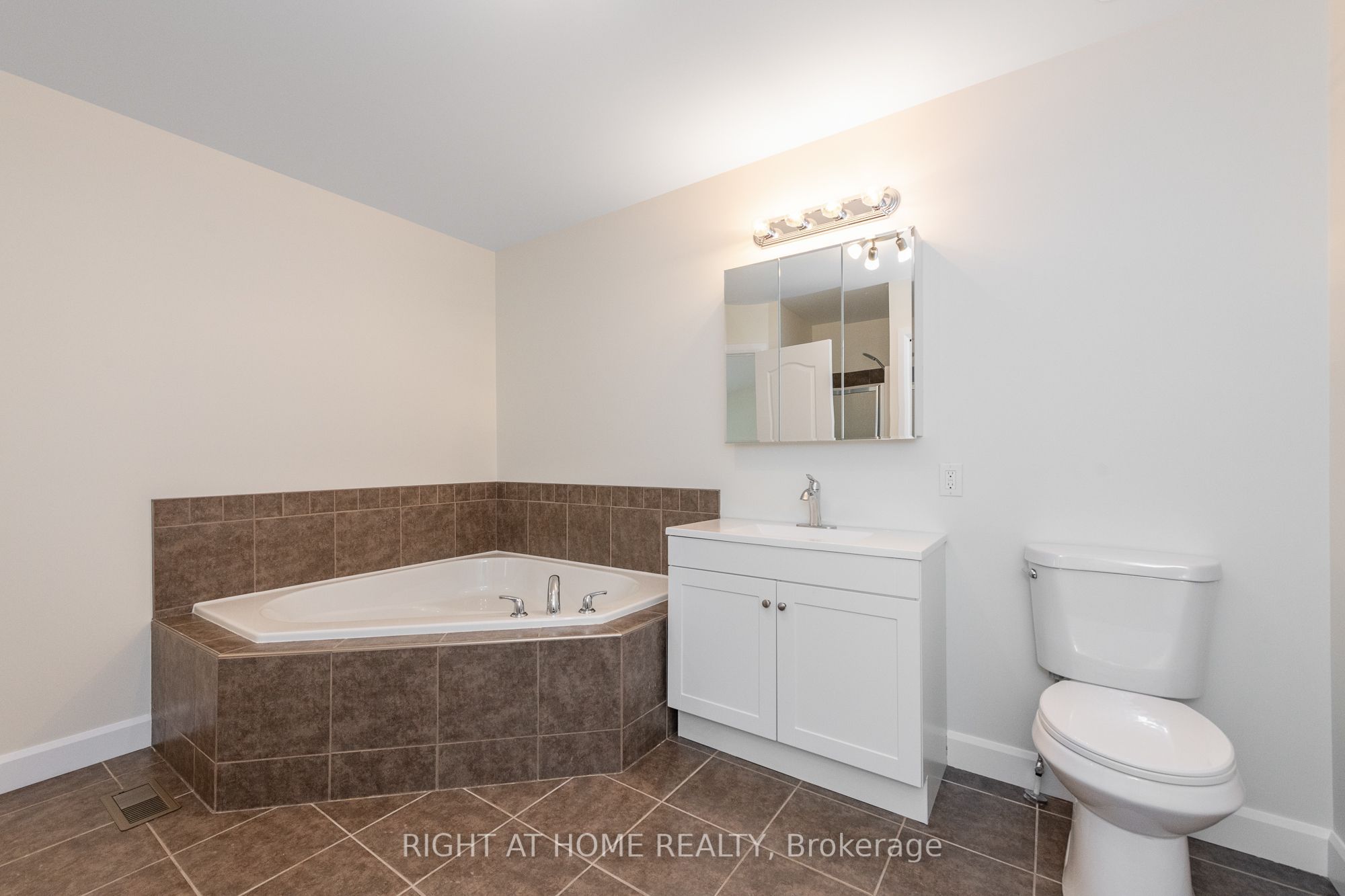 441 Denis Street Property Photo 24