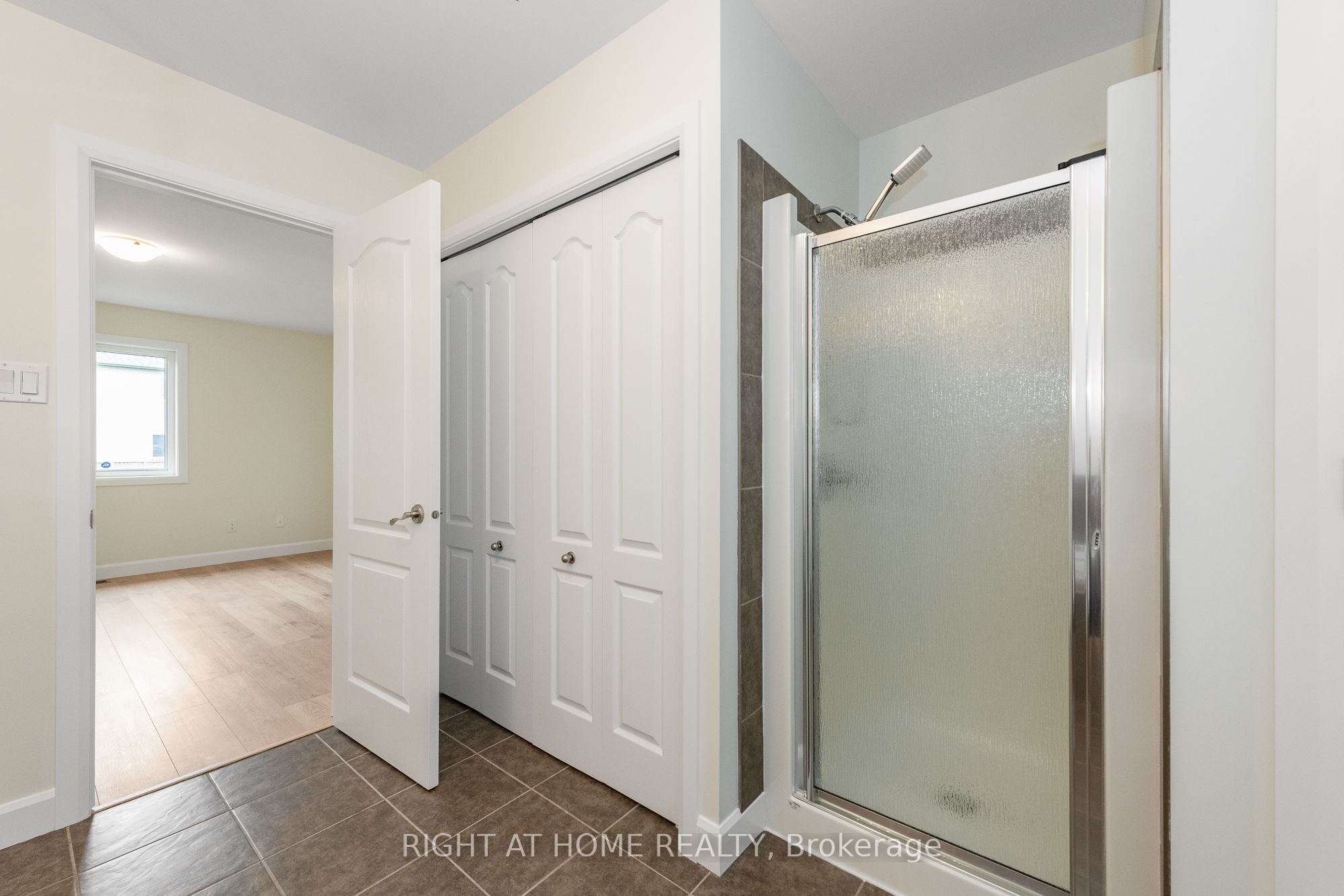 441 Denis Street Property Photo 25