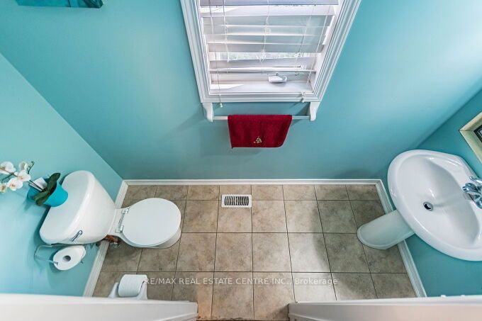 84 Lambert Crescent Property Photo 11