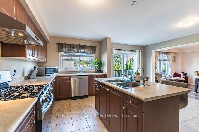 84 Lambert Crescent Property Photo 18