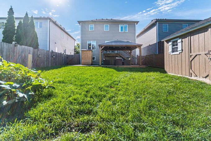 84 Lambert Crescent Property Photo 44