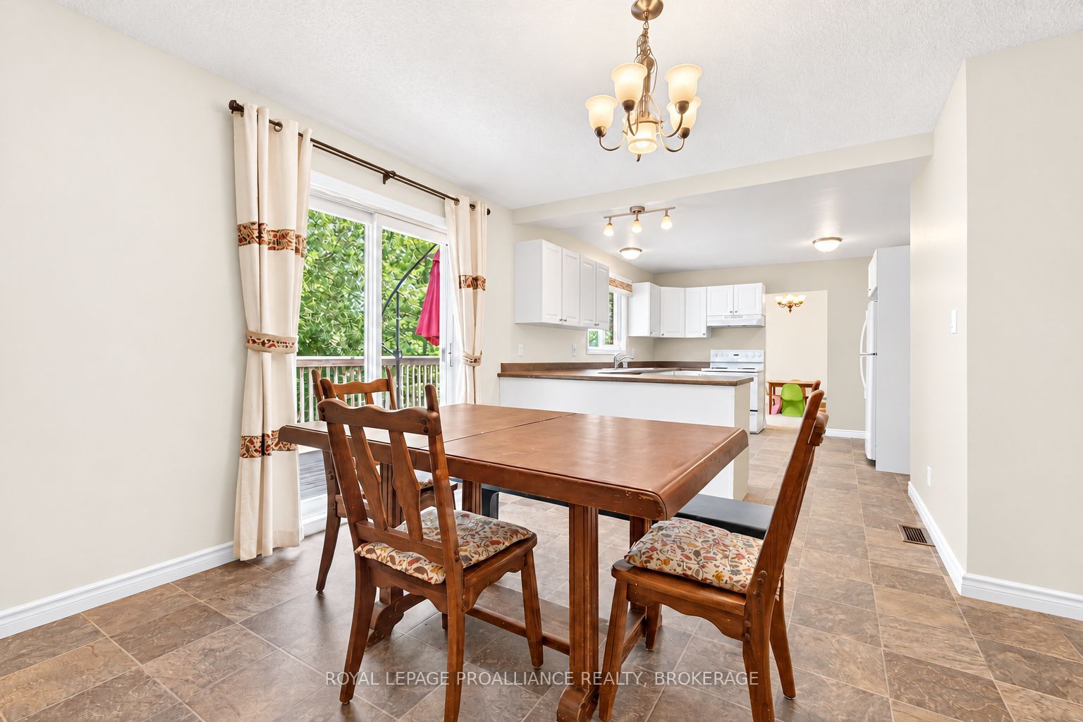 900 Nottinghill Avenue Property Photo 11