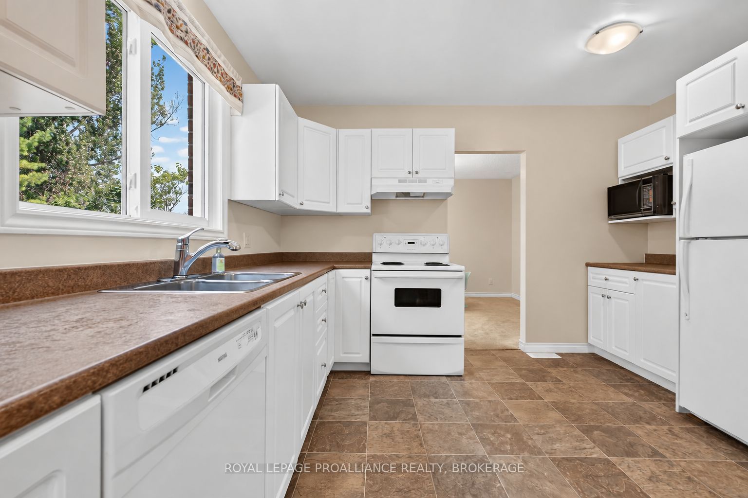 900 Nottinghill Avenue Property Photo 13