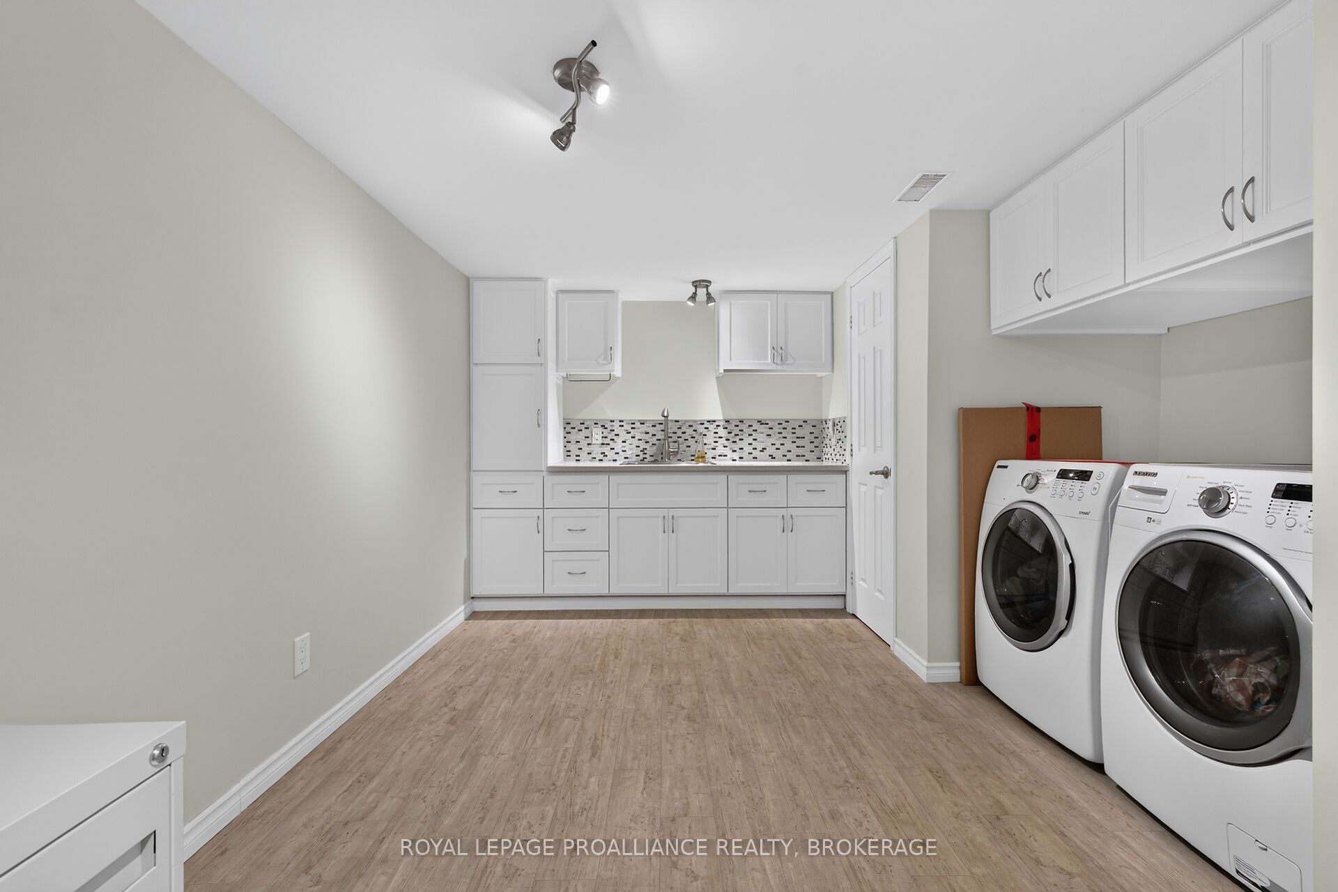 900 Nottinghill Avenue Property Photo 27