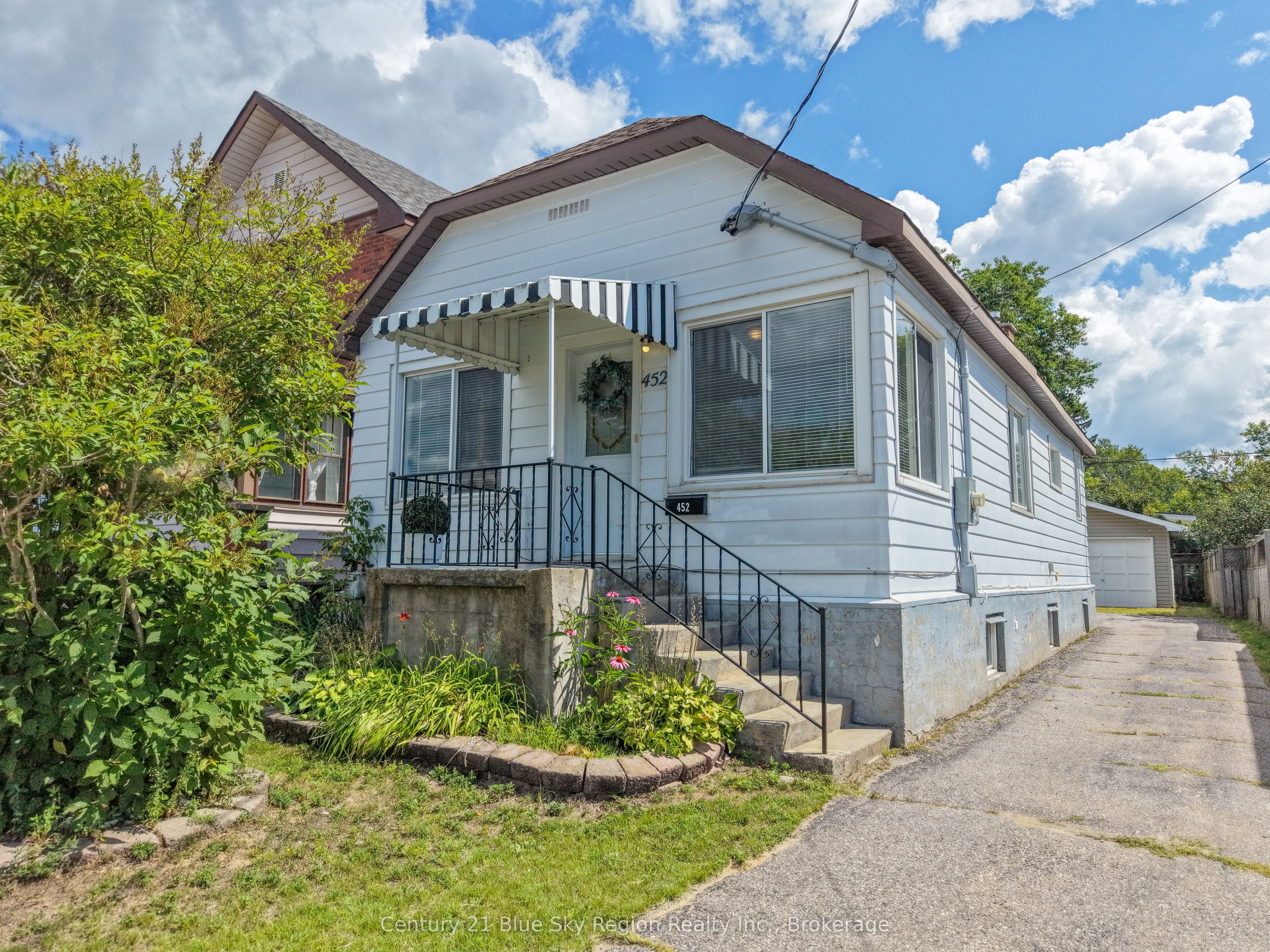 452 King Street W