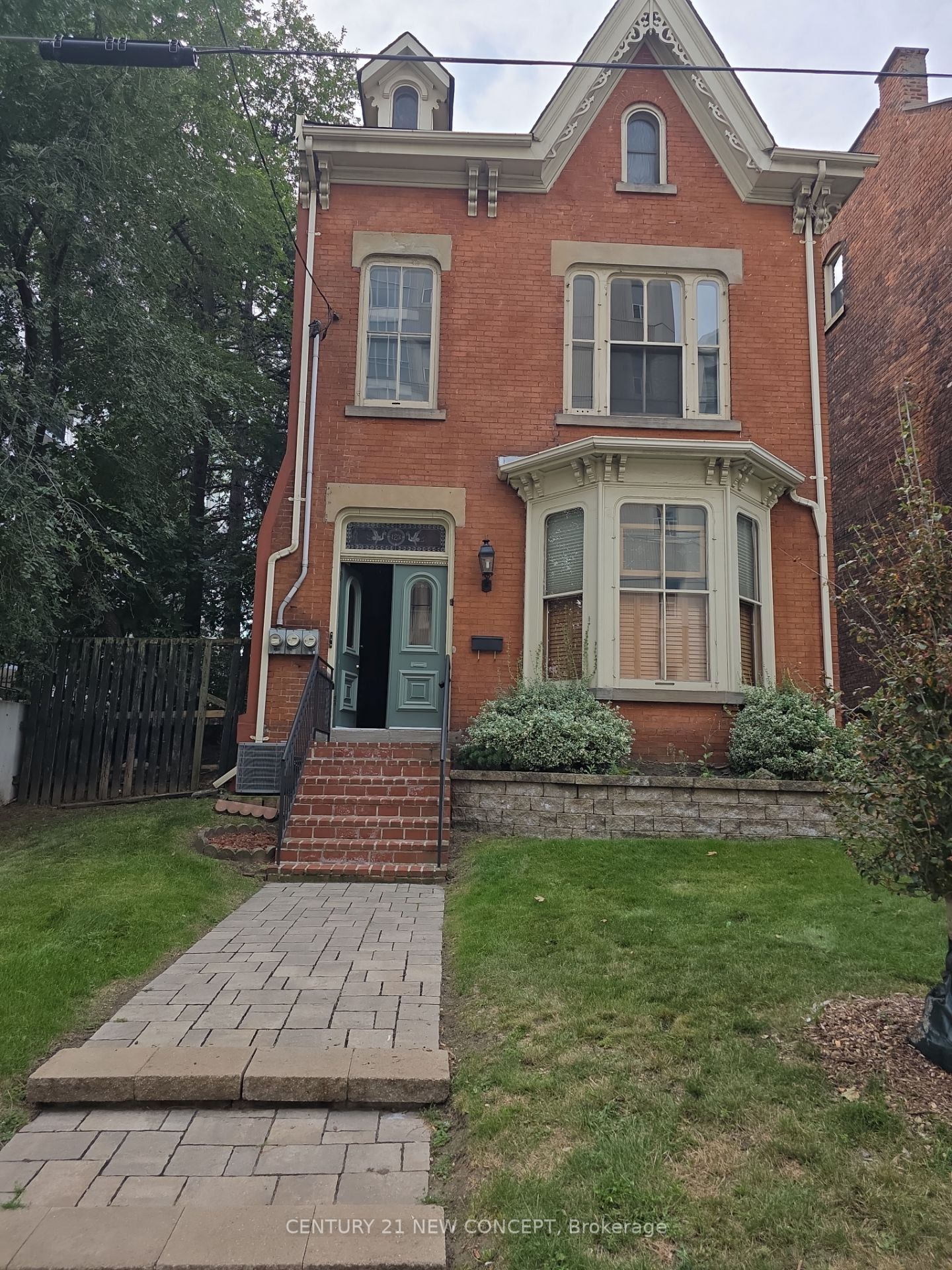 123 Jackson Street W Property Photo 1