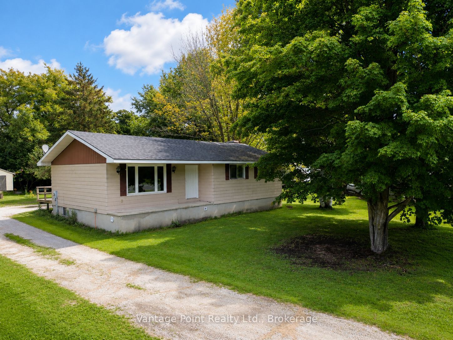 316041 6 Highway Property Photo 1