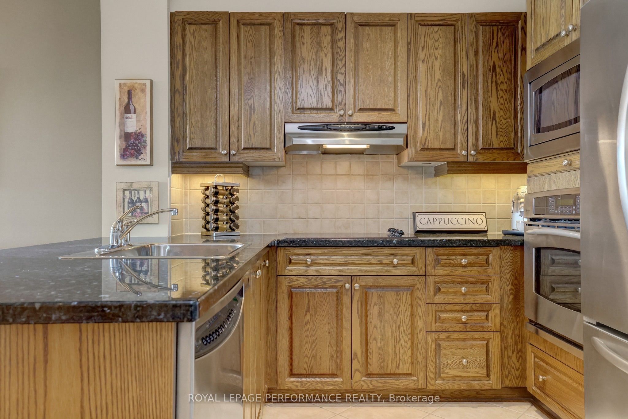 38 Metropole Private 2603 Property Photo 4