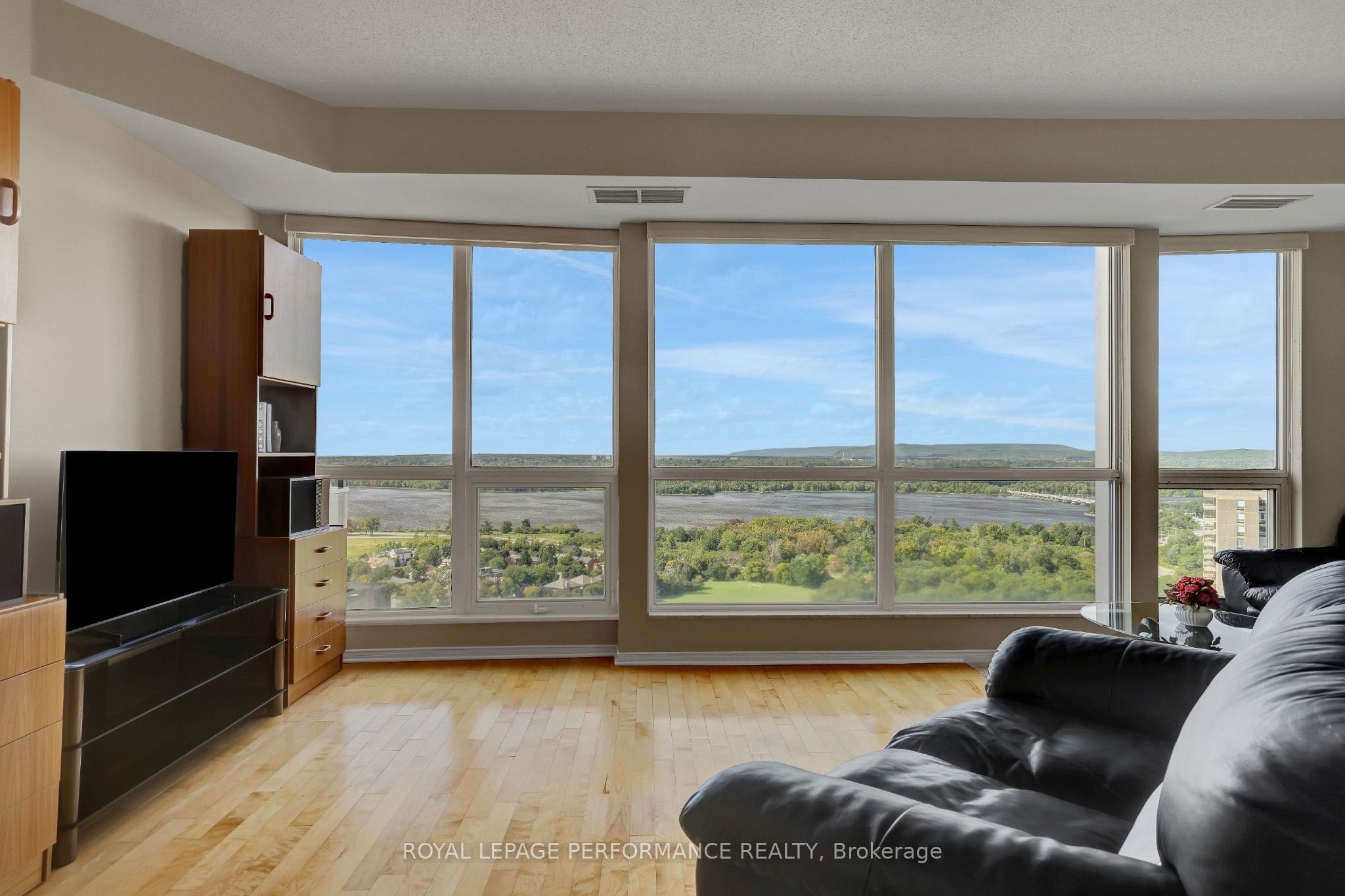 38 Metropole Private 2603 Property Photo 10