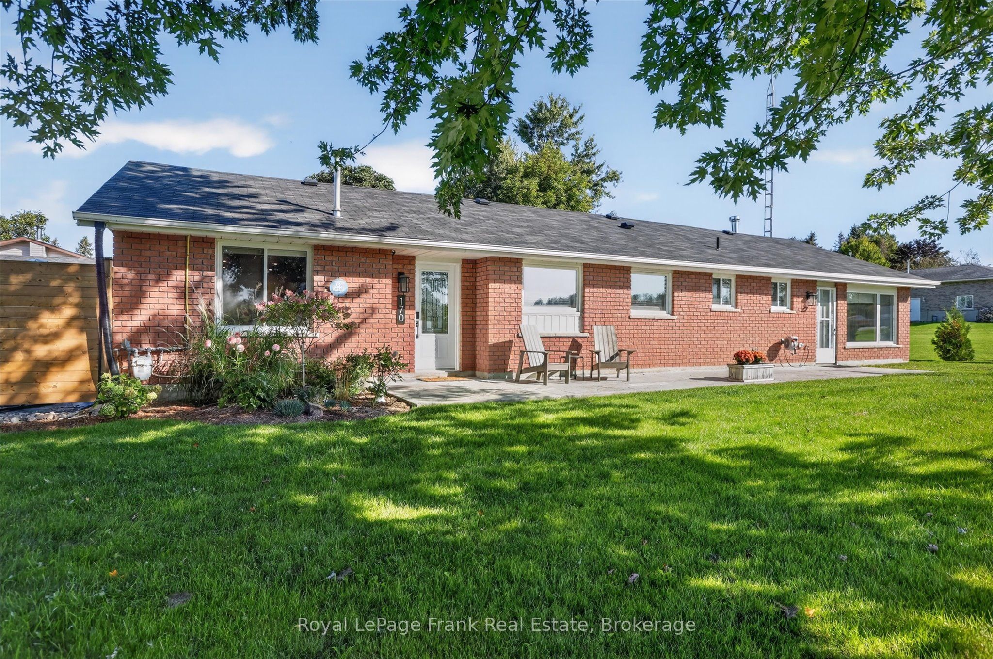 170 Kerry Line Property Photo 1