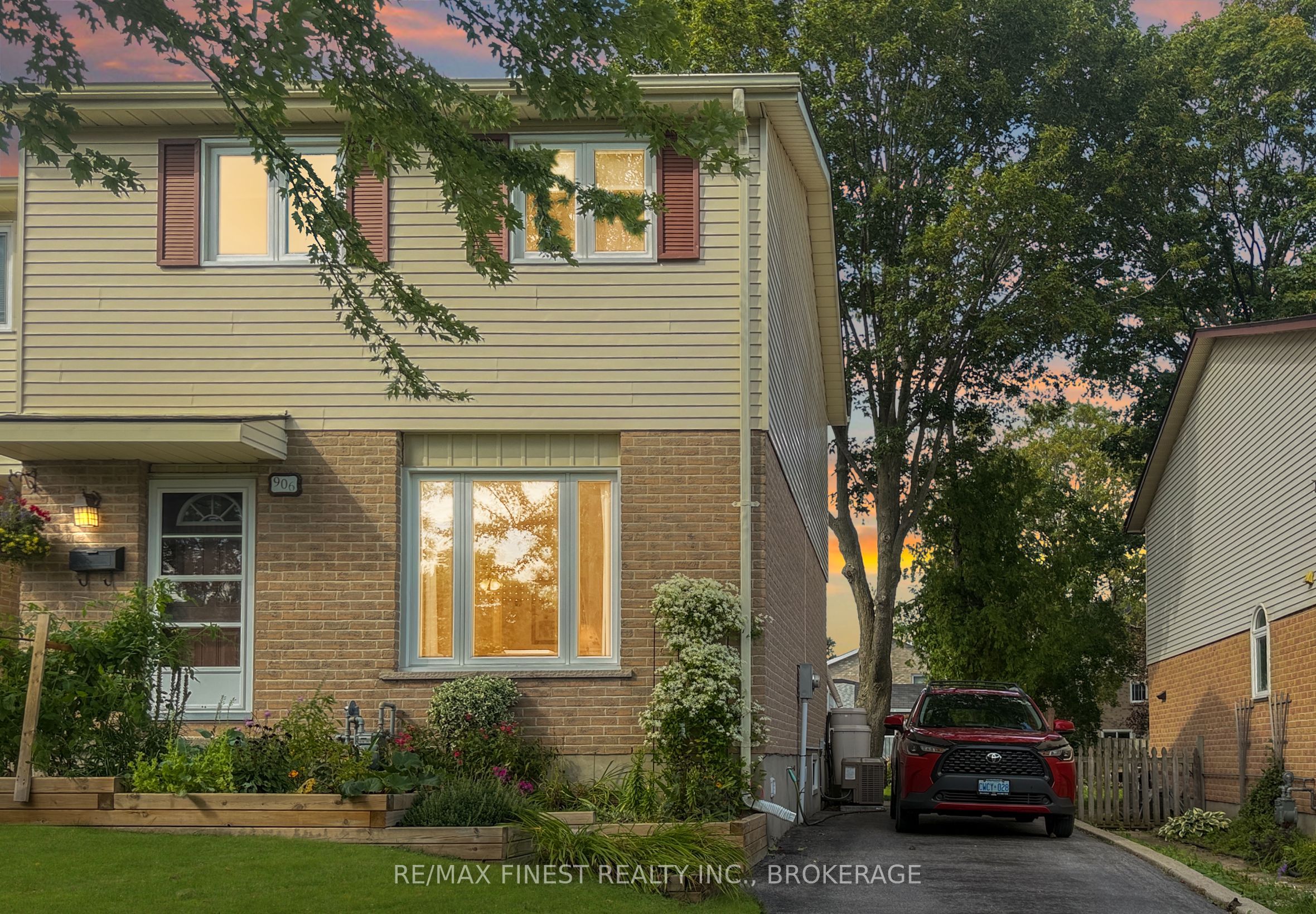 906 Purcell Crescent Property Photo 1