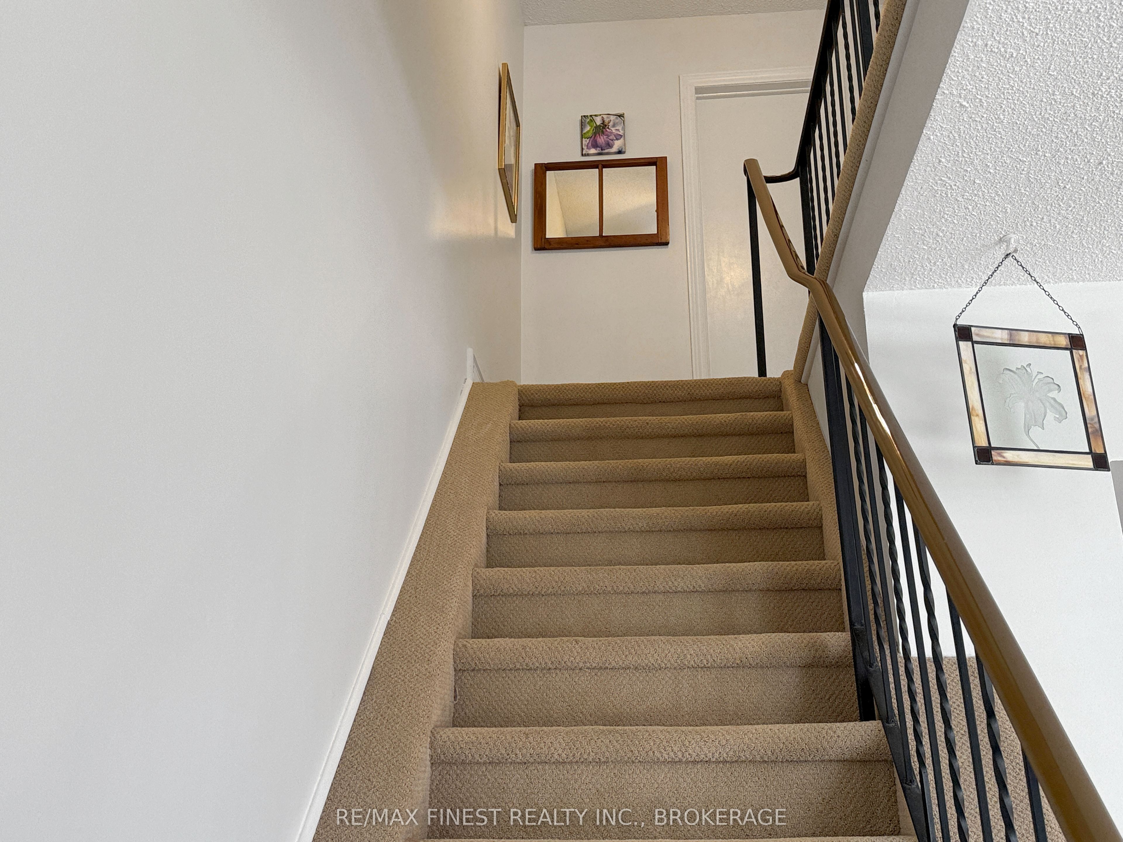906 Purcell Crescent Property Photo 9