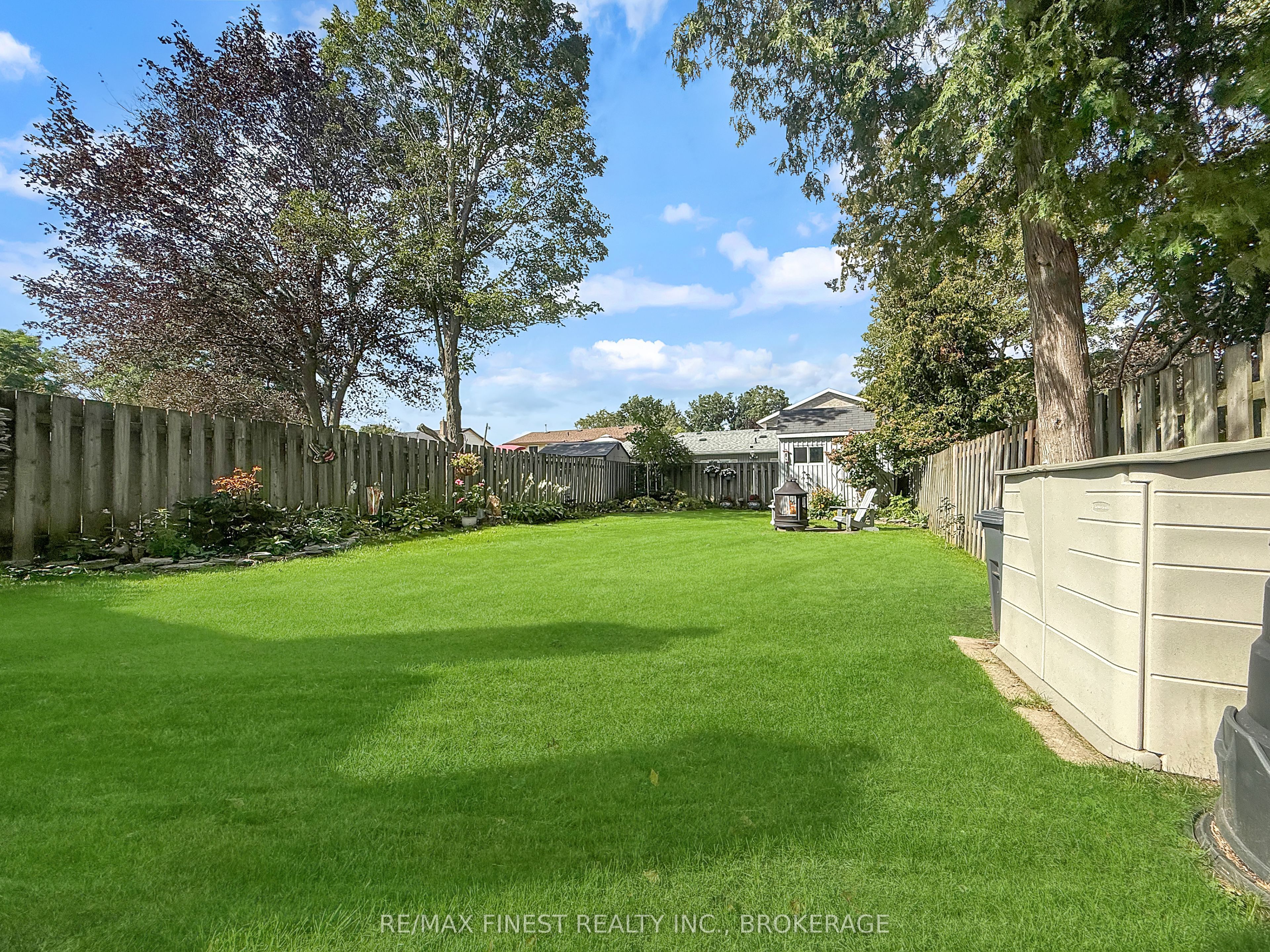 906 Purcell Crescent Property Photo 34