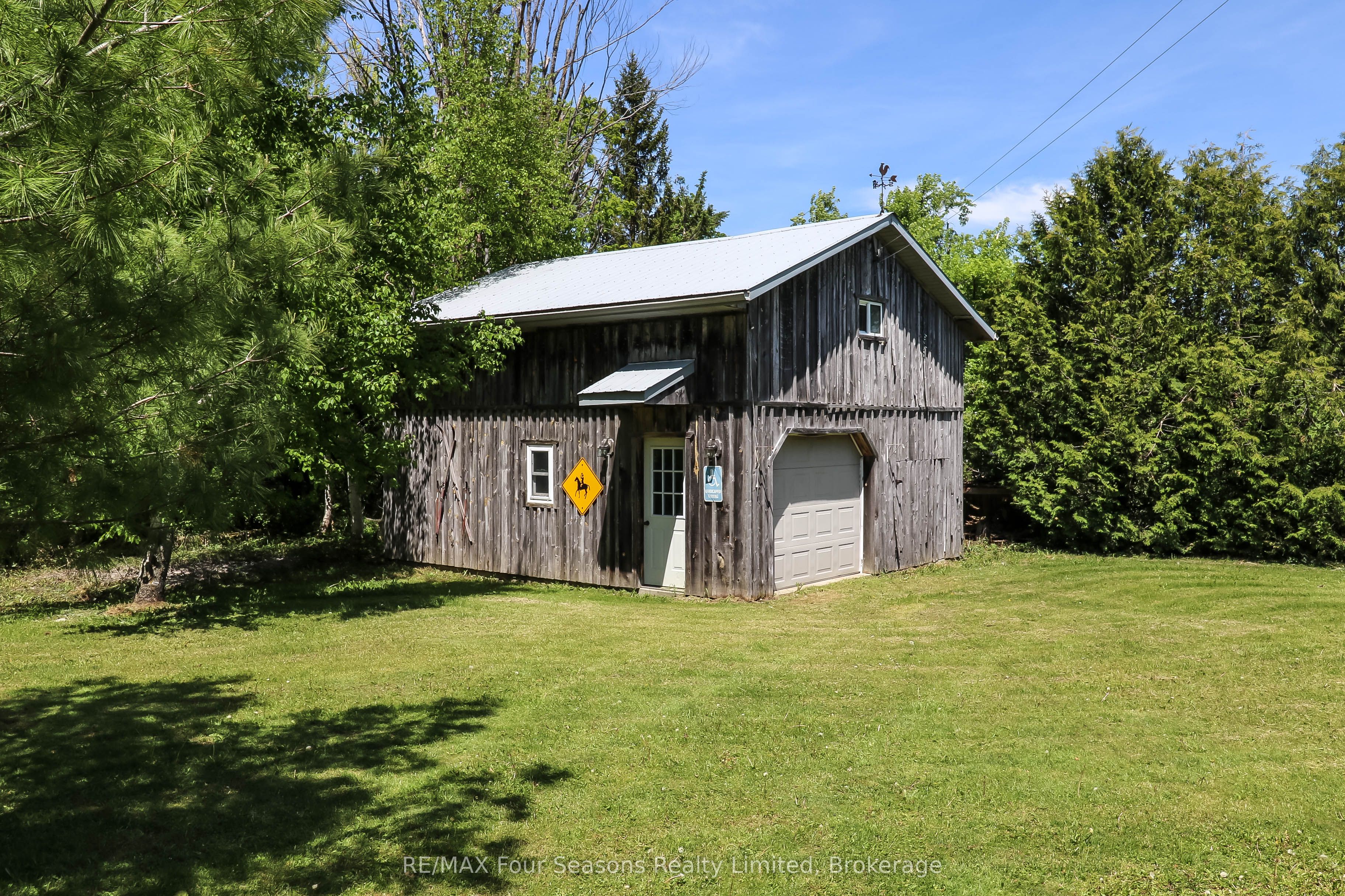595365 4th Line Property Photo 4