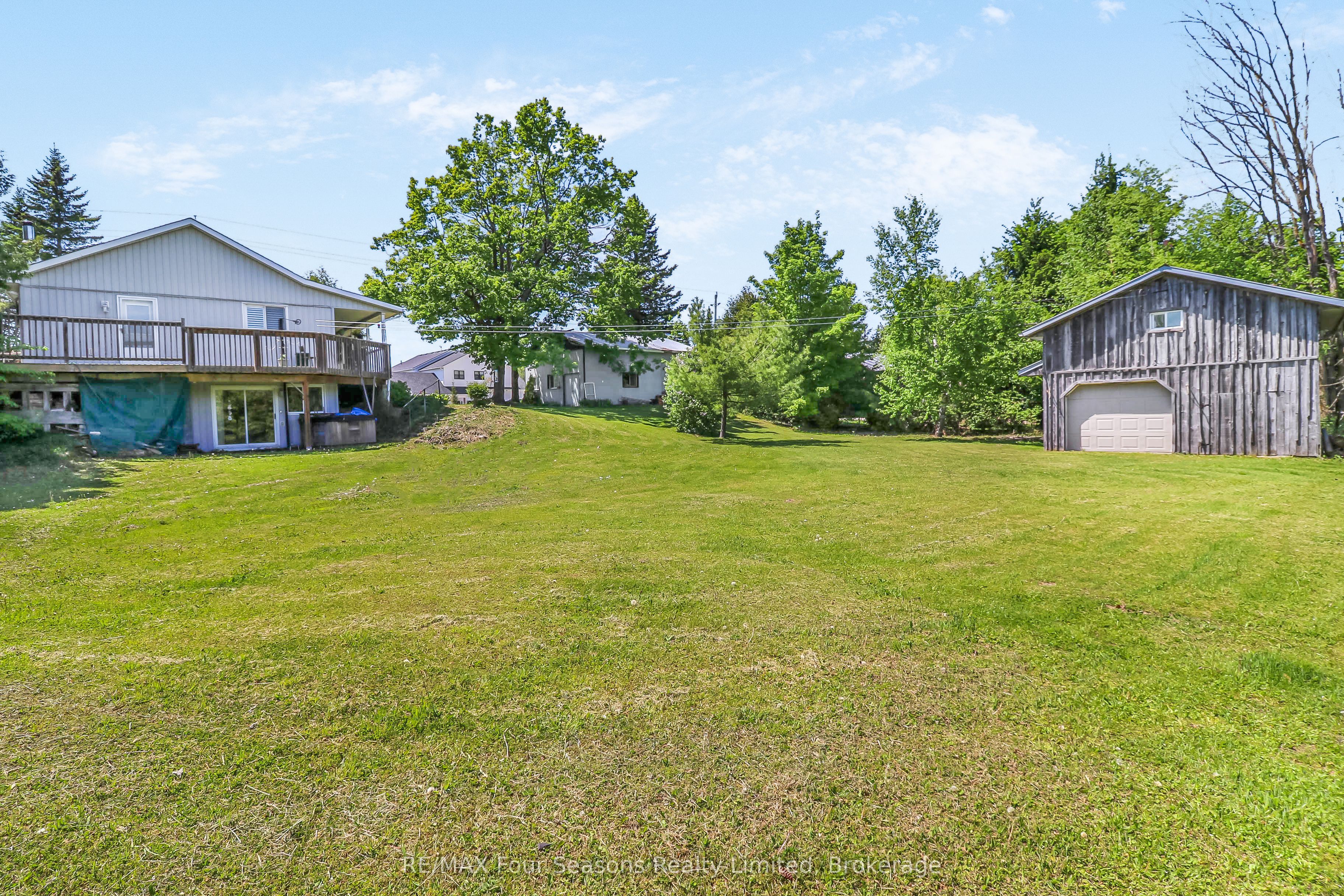 595365 4th Line Property Photo 5
