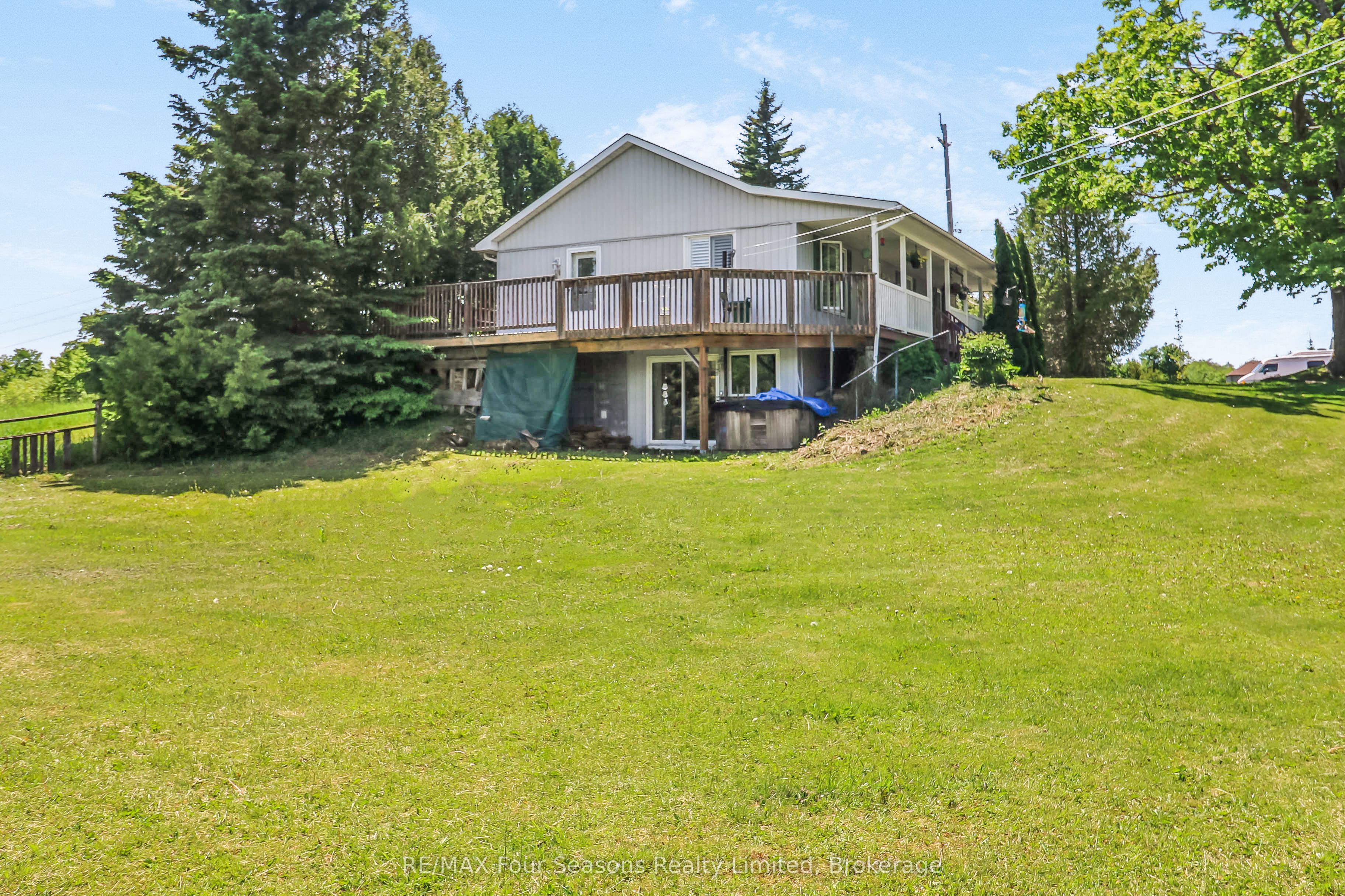 595365 4th Line Property Photo 8