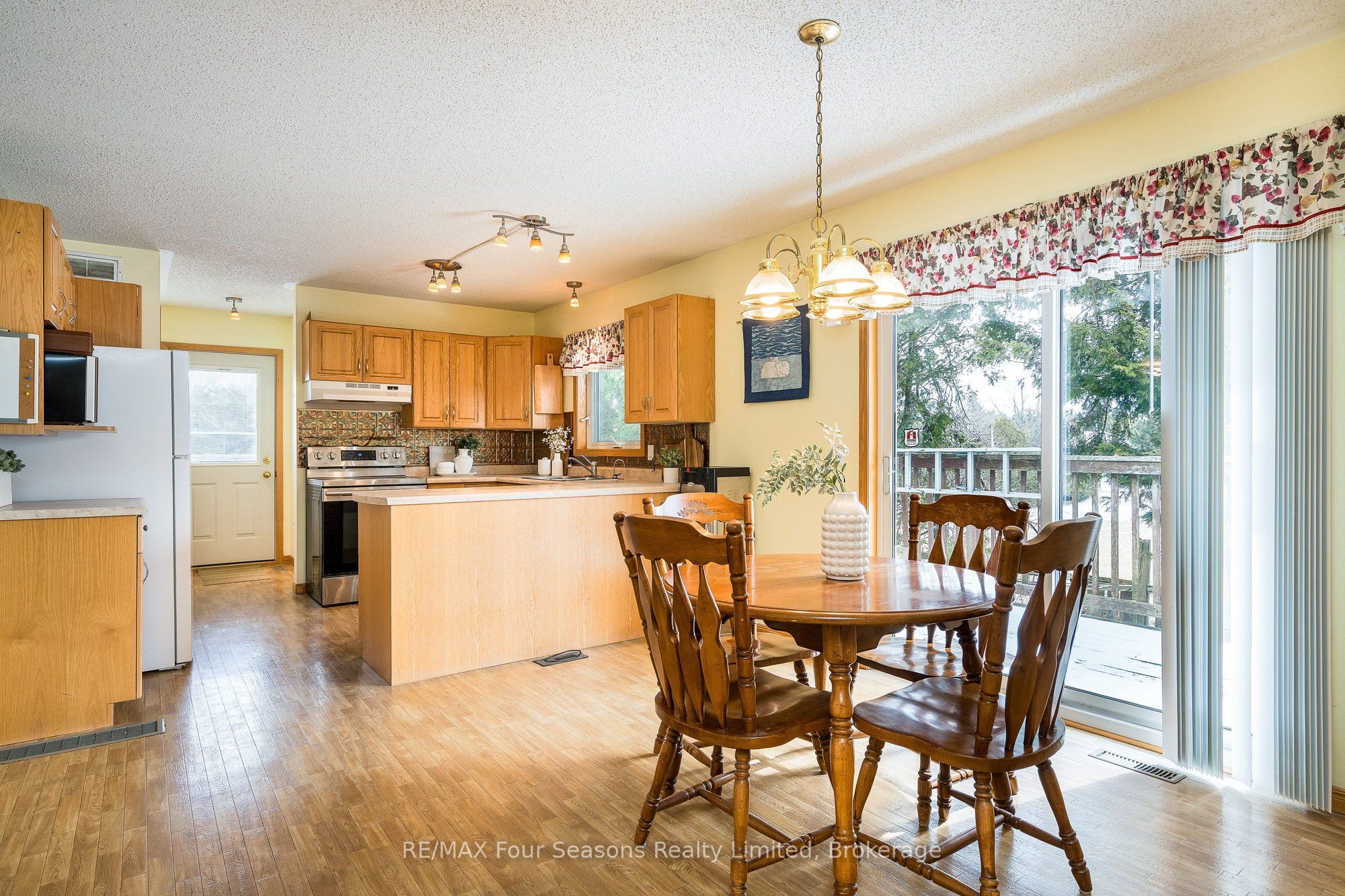 595365 4th Line Property Photo 13