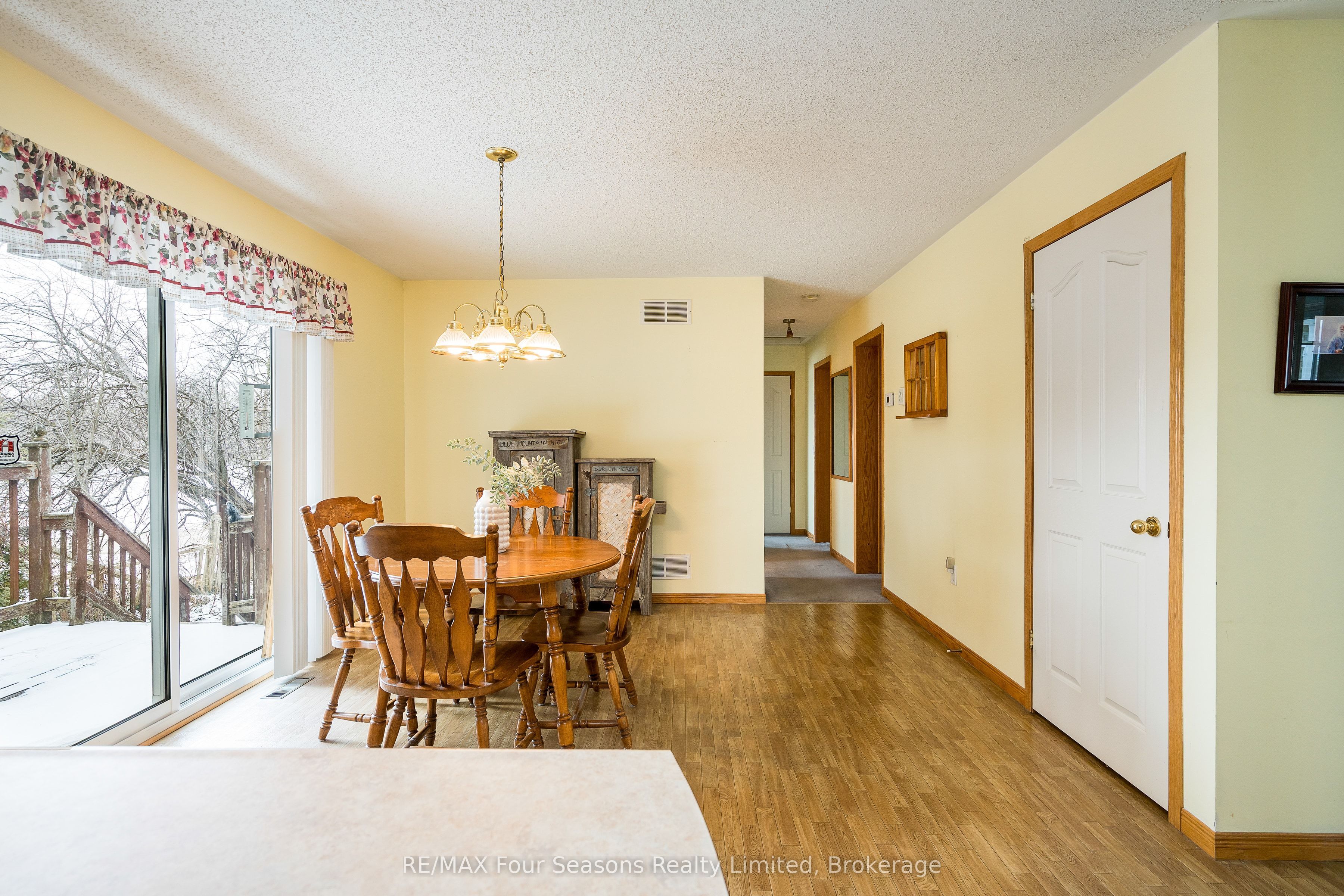 595365 4th Line Property Photo 14