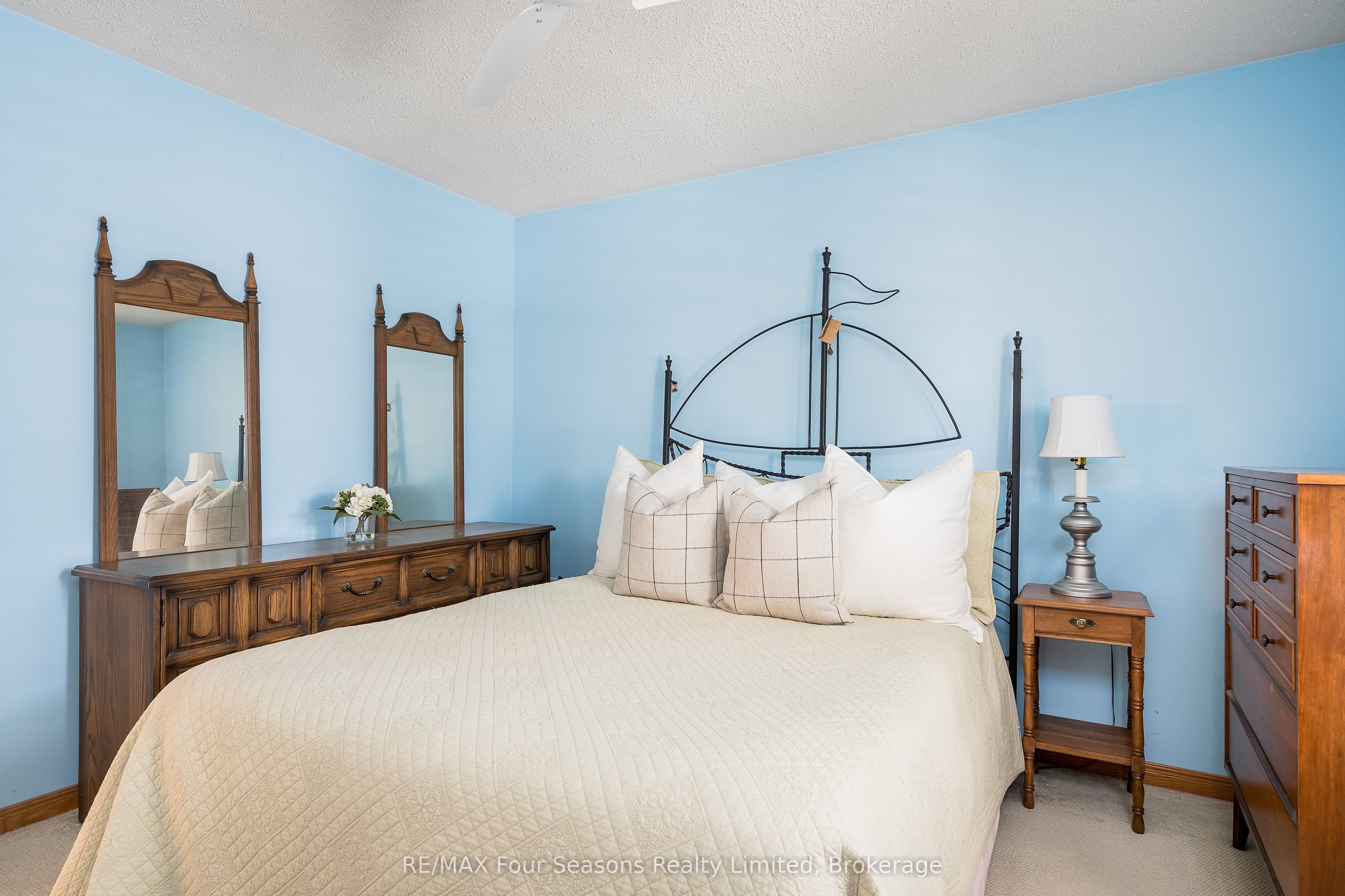 595365 4th Line Property Photo 16