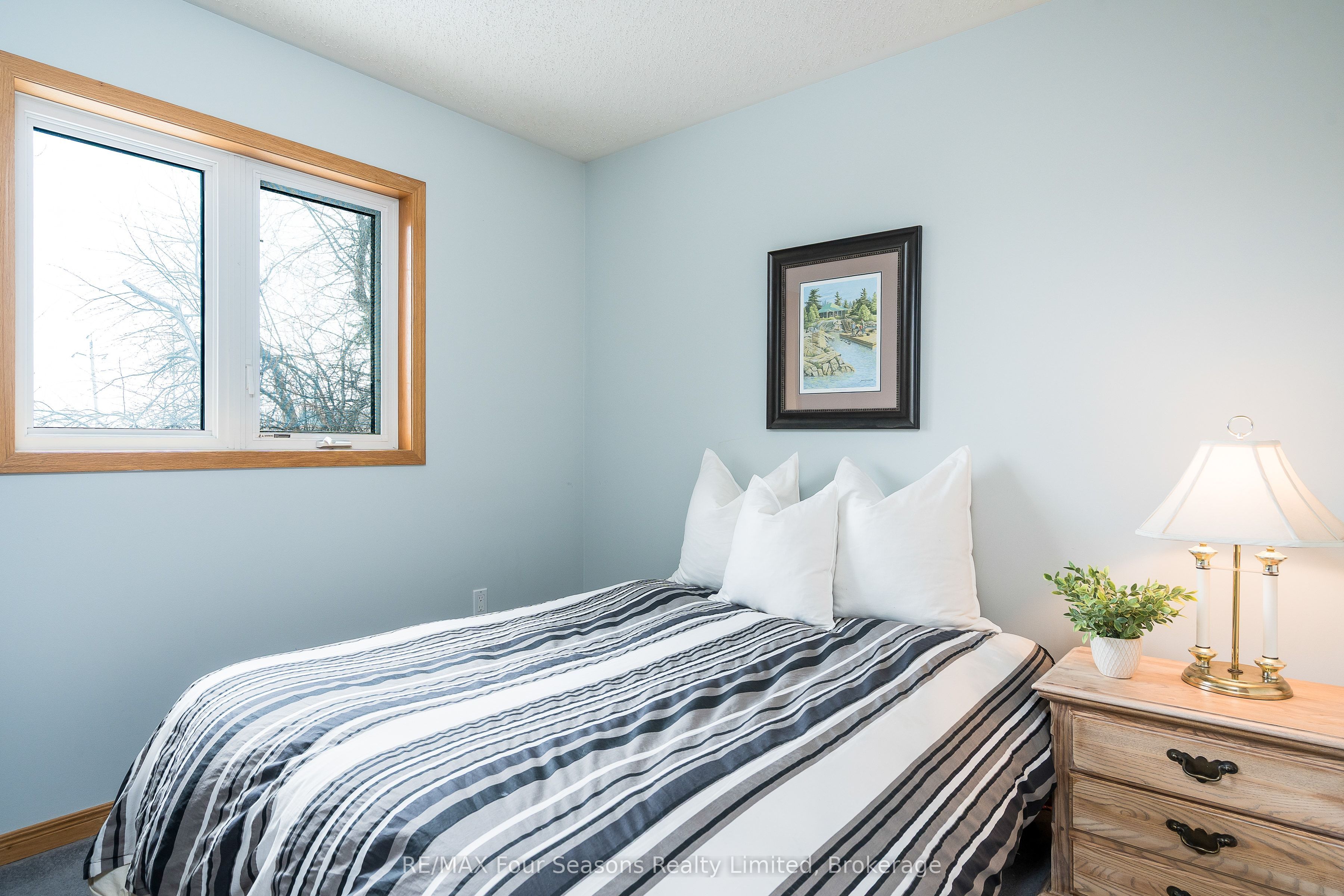 595365 4th Line Property Photo 17