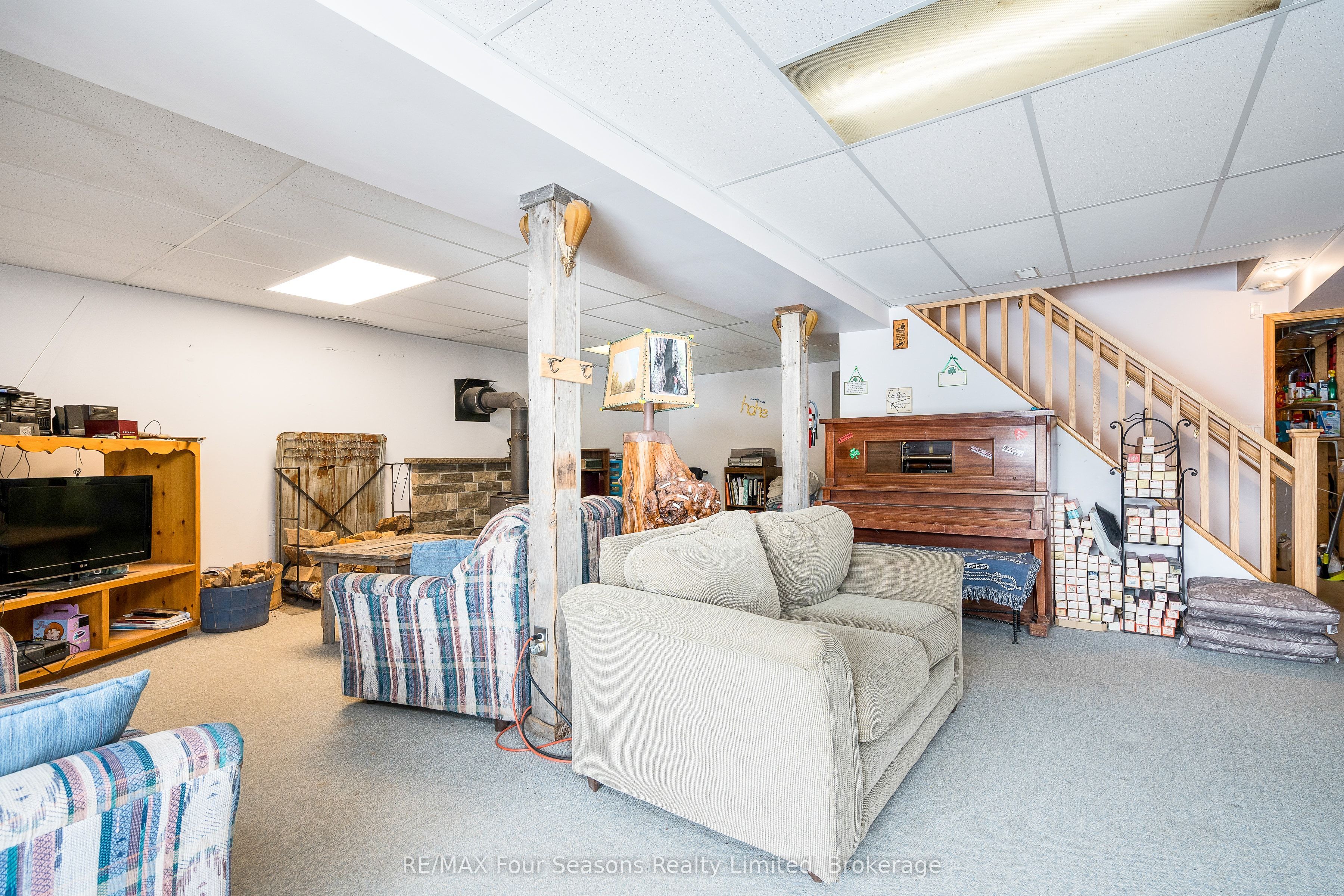 595365 4th Line Property Photo 22