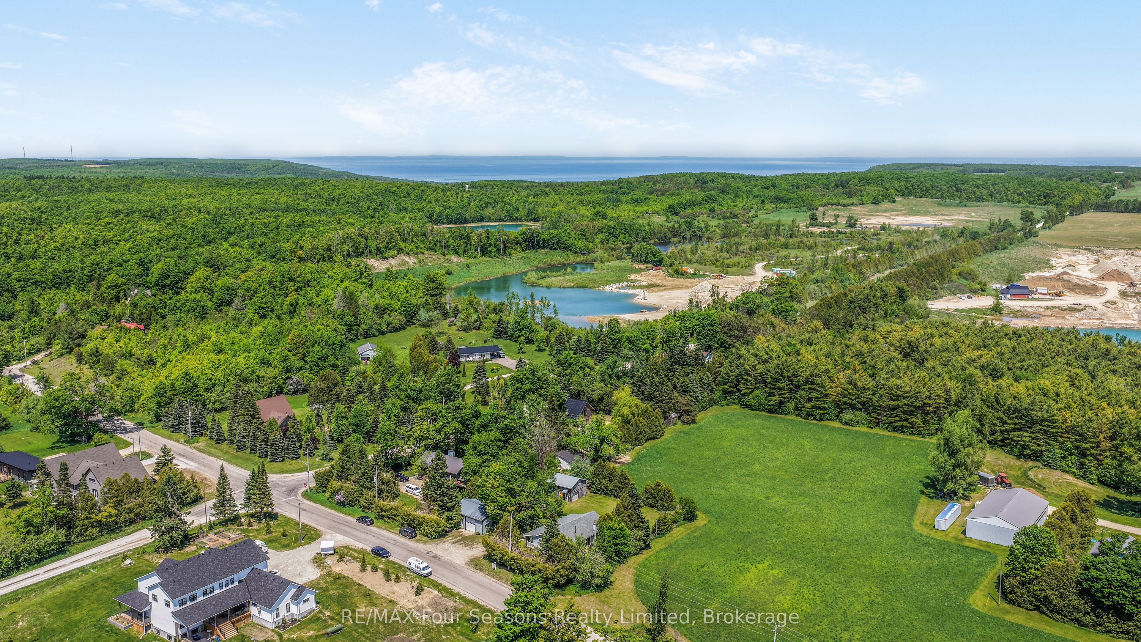 595365 4th Line Property Photo 25