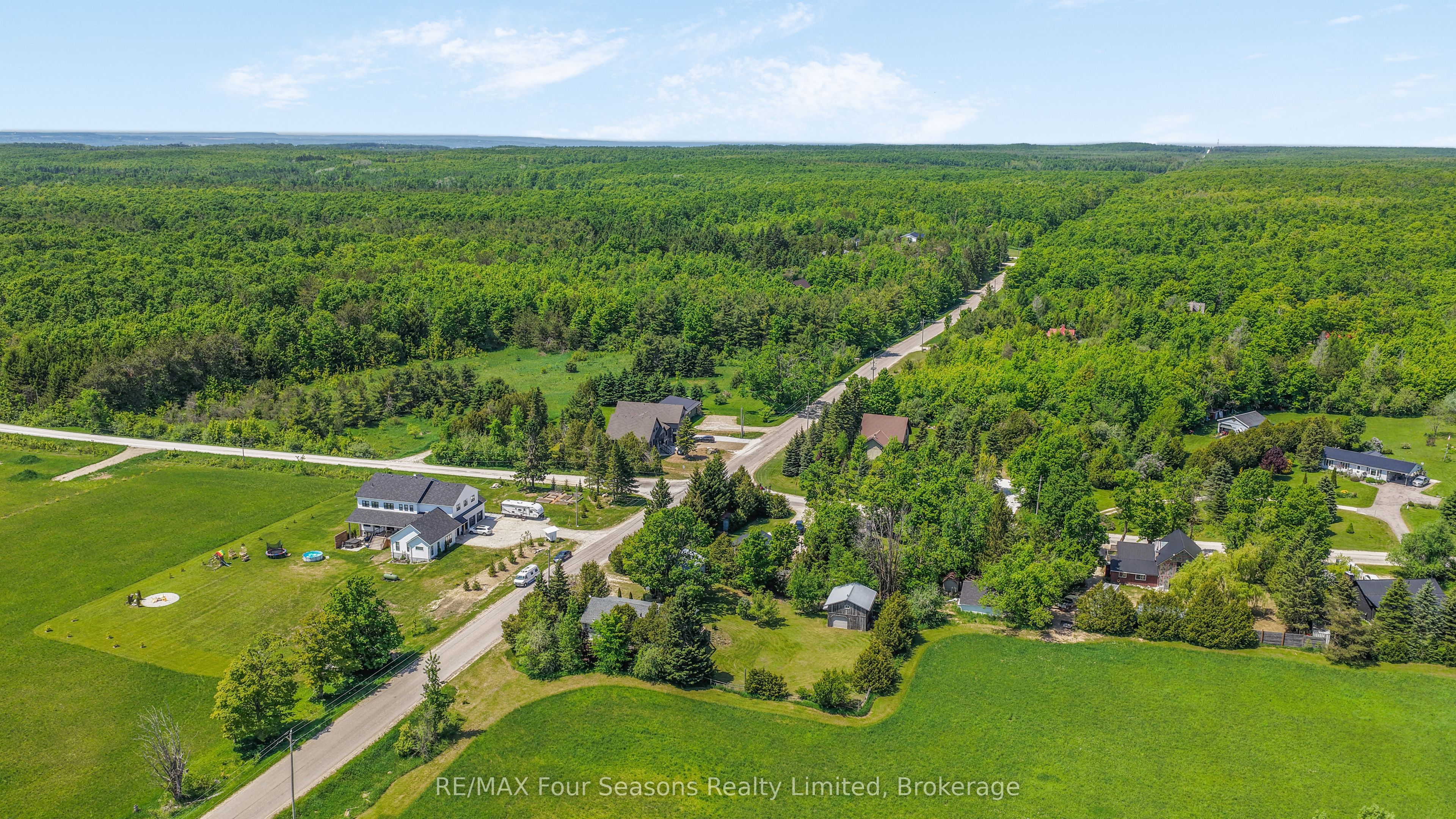 595365 4th Line Property Photo 26