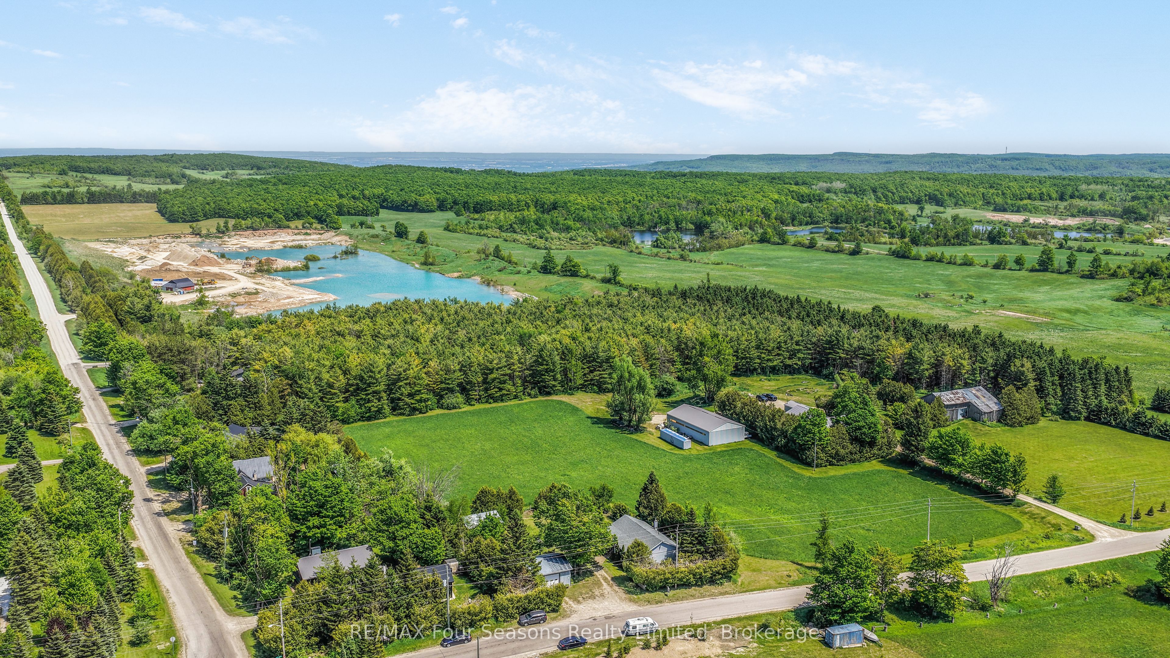 595365 4th Line Property Photo 27