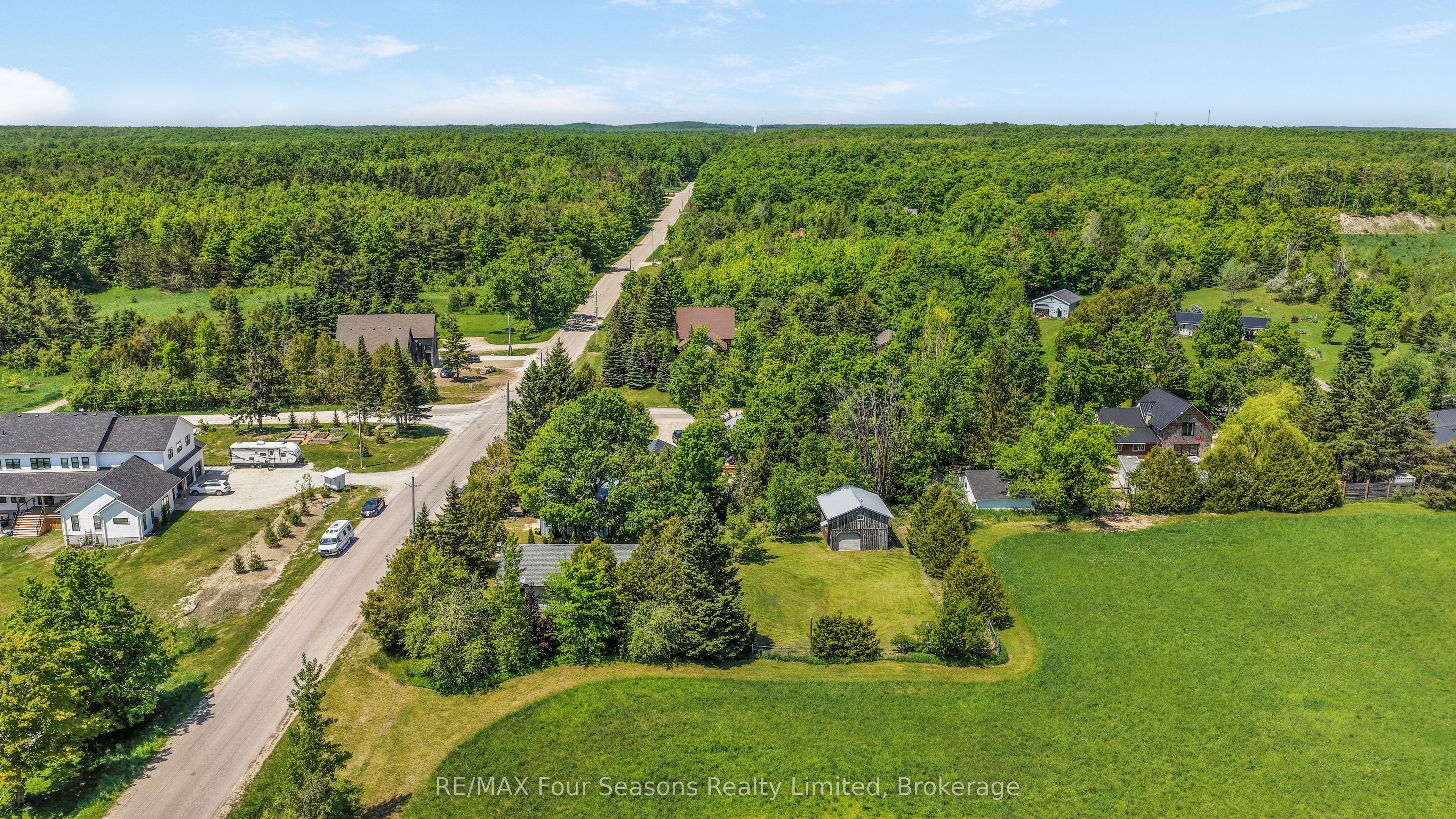 595365 4th Line Property Photo 32
