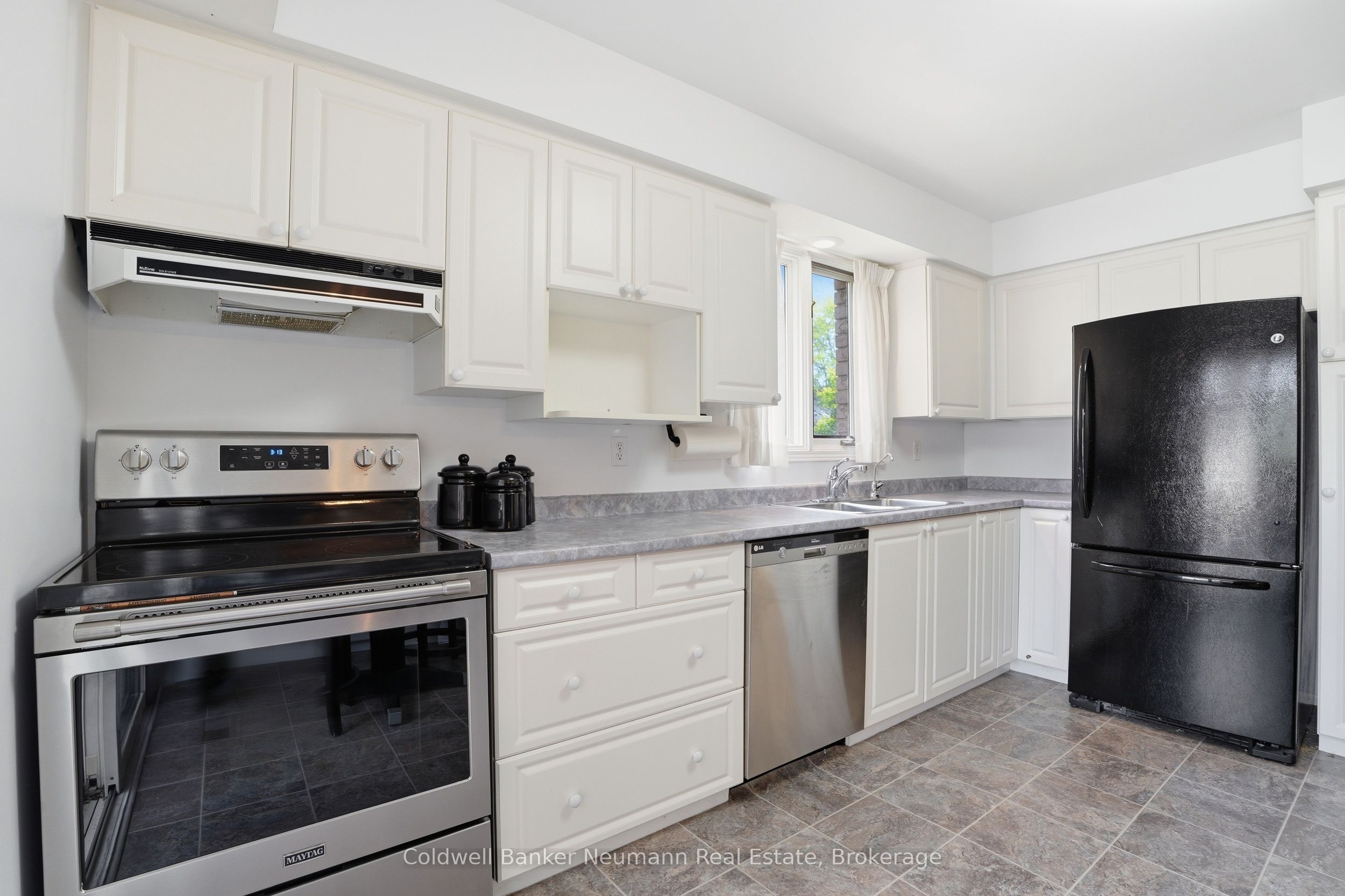 941 Gordon Street 49 Property Photo 11