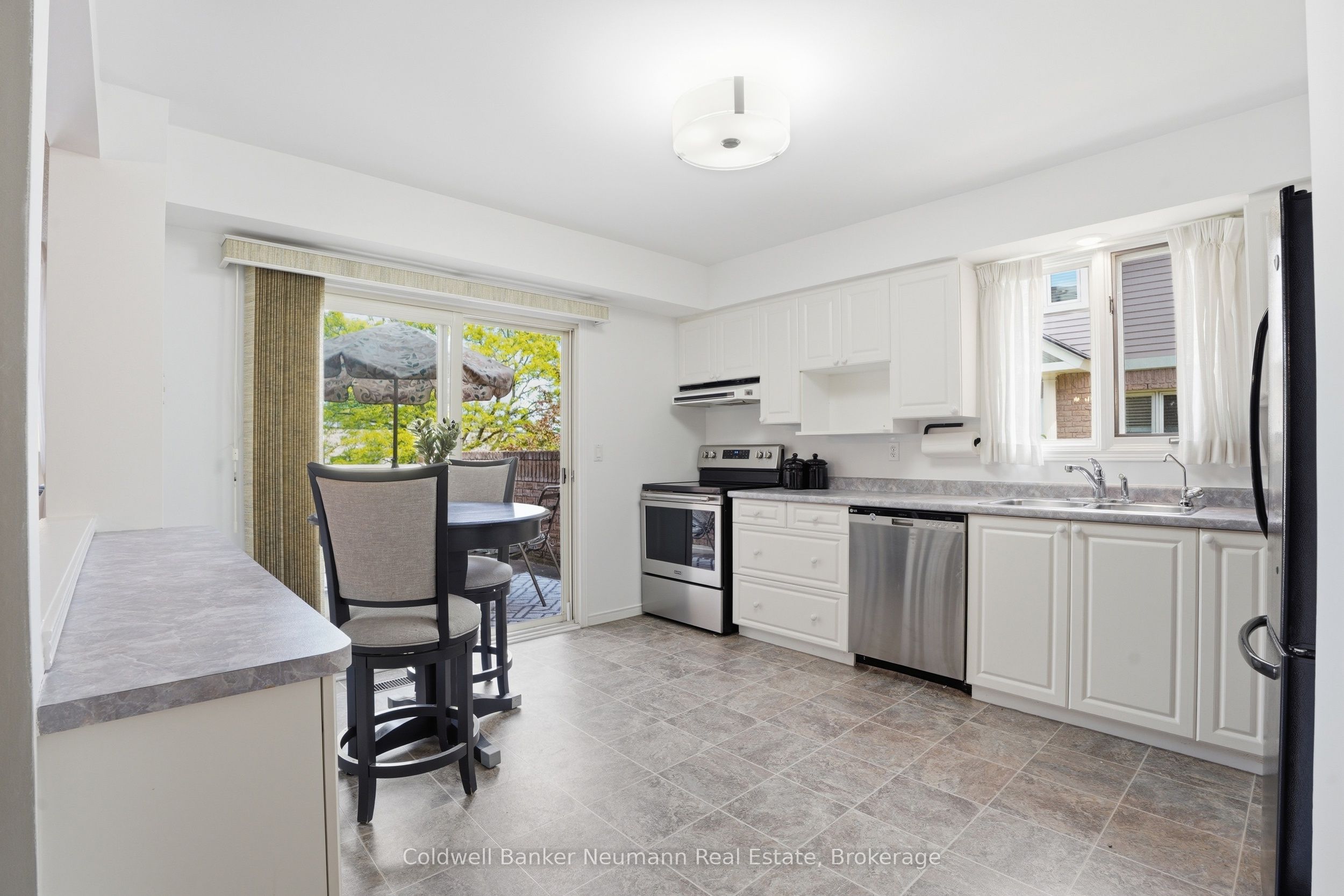 941 Gordon Street 49 Property Photo 14