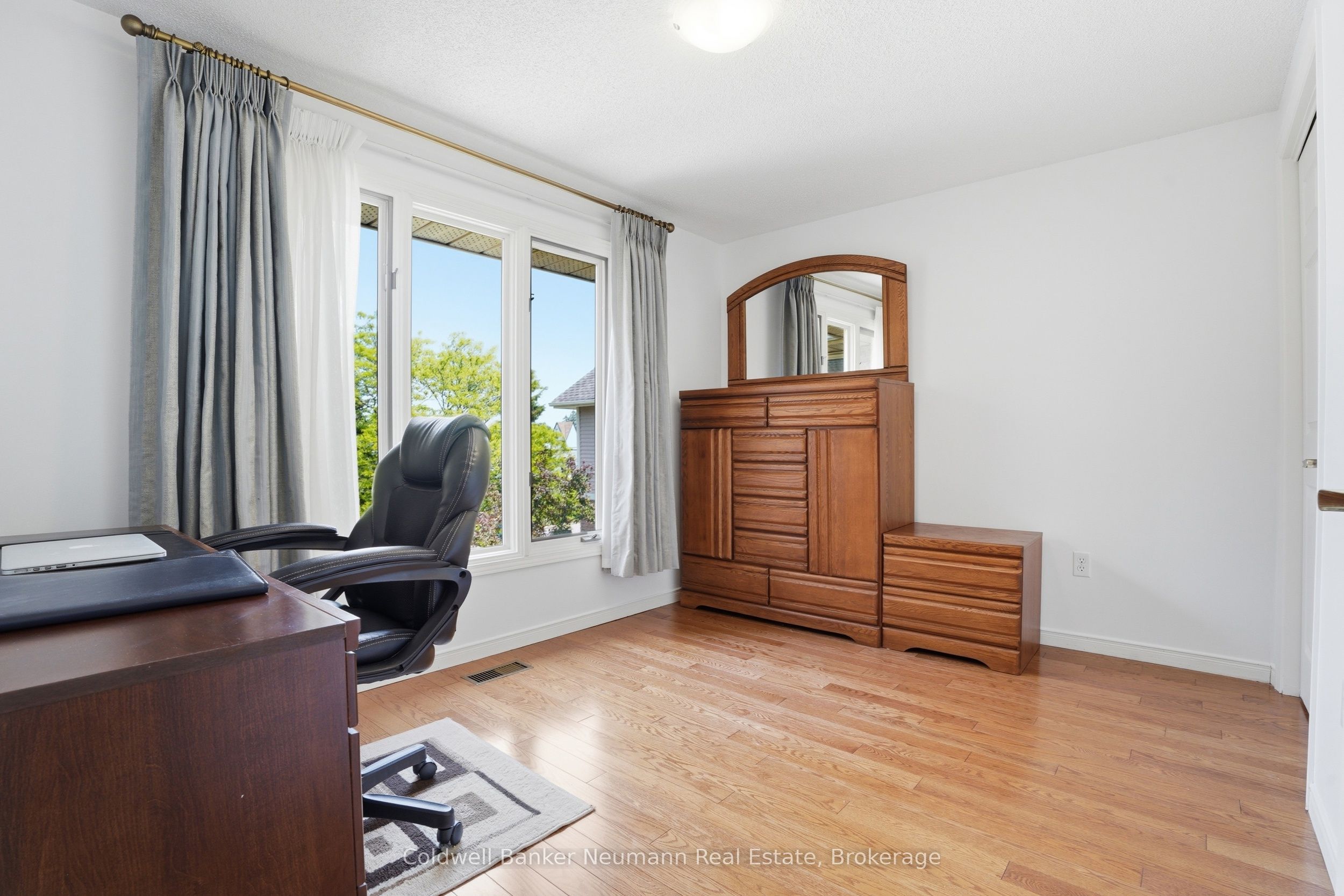 941 Gordon Street 49 Property Photo 25
