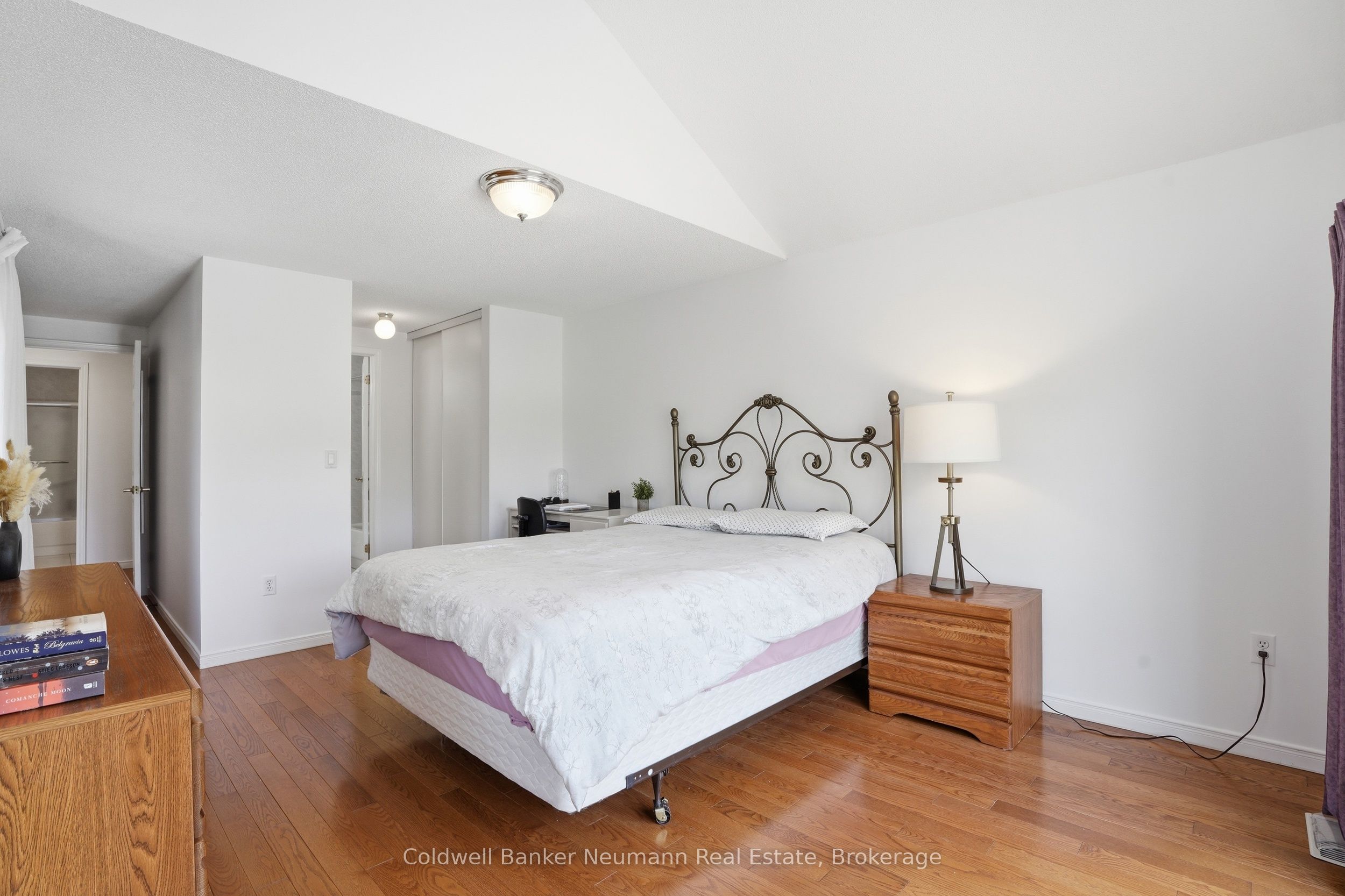 941 Gordon Street 49 Property Photo 29