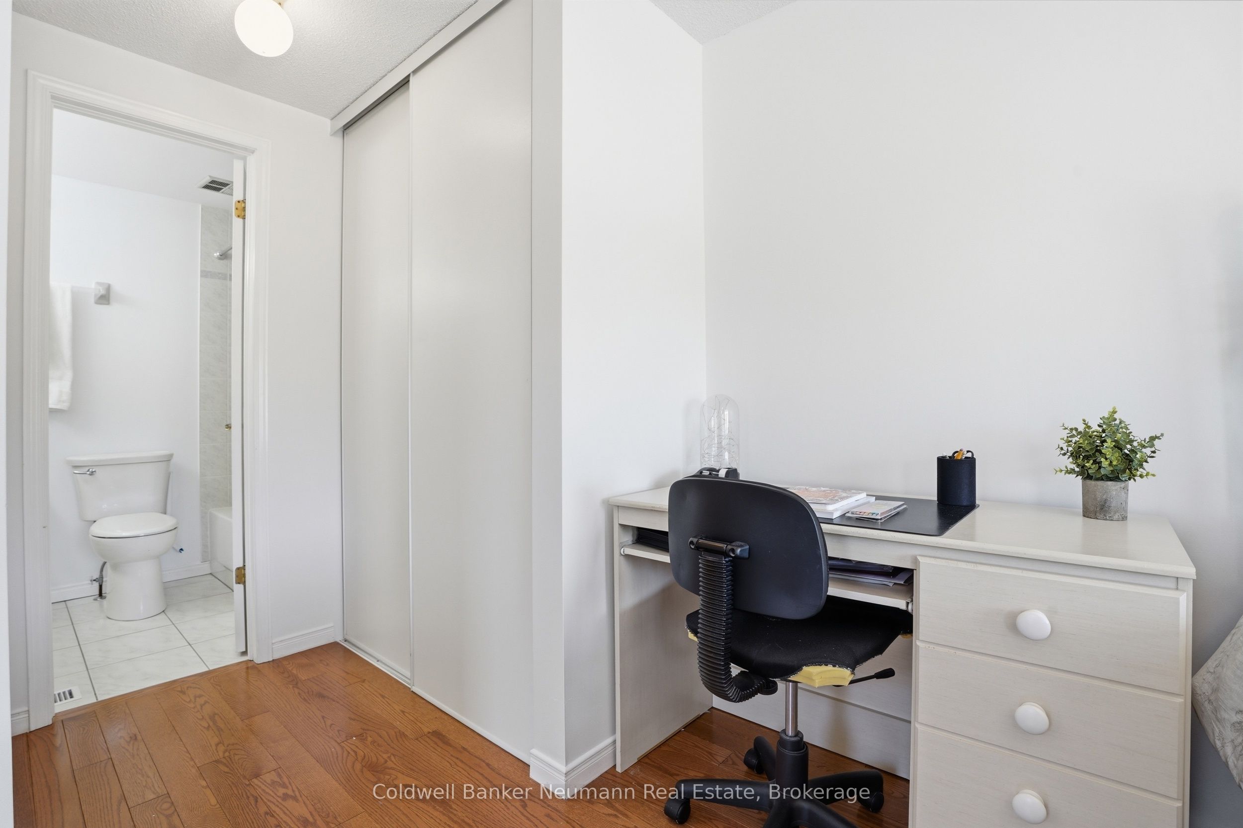 941 Gordon Street 49 Property Photo 31