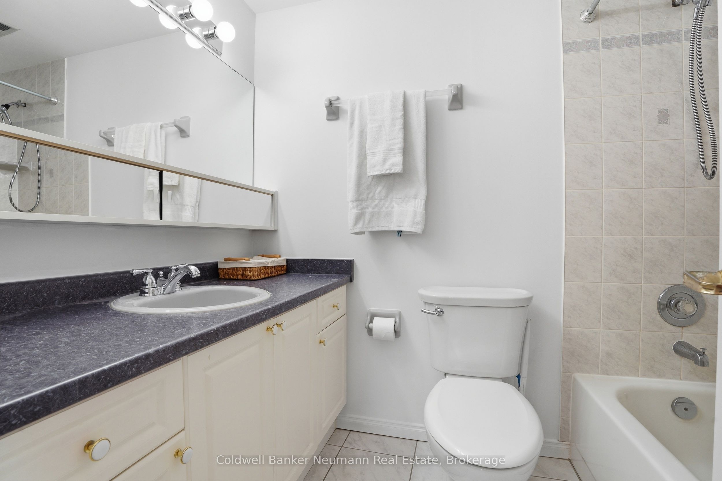941 Gordon Street 49 Property Photo 32