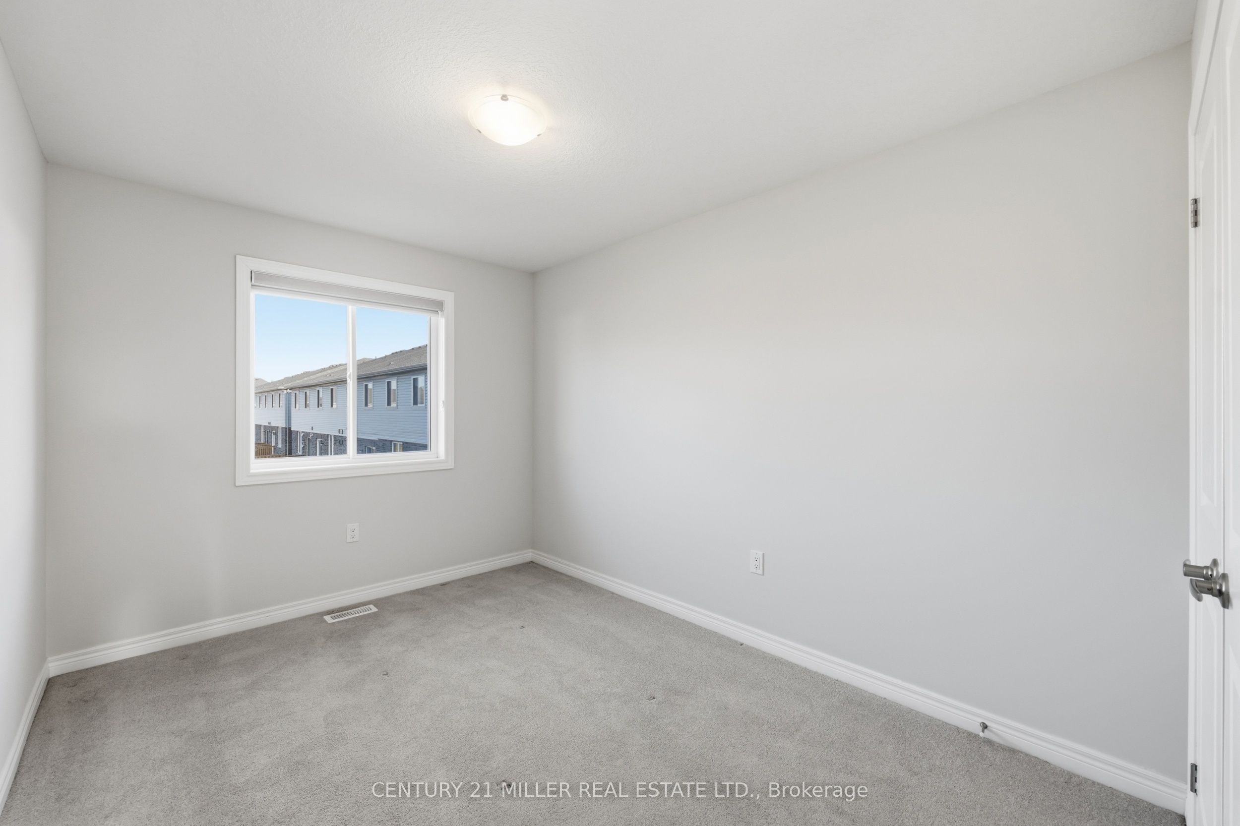 10 Linden Park Lane Property Photo 27