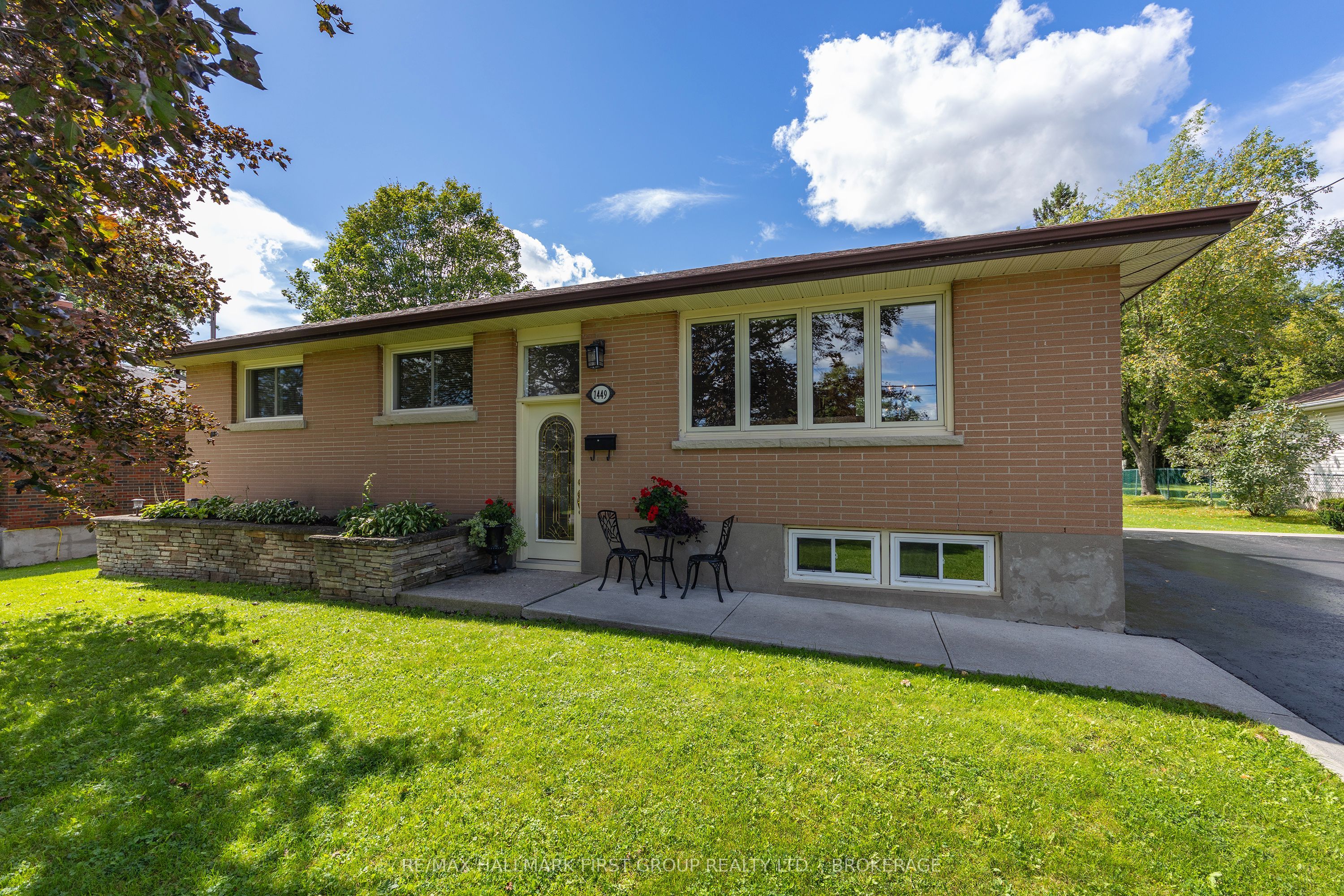 1449 Avondale Crescent Property Photo 1