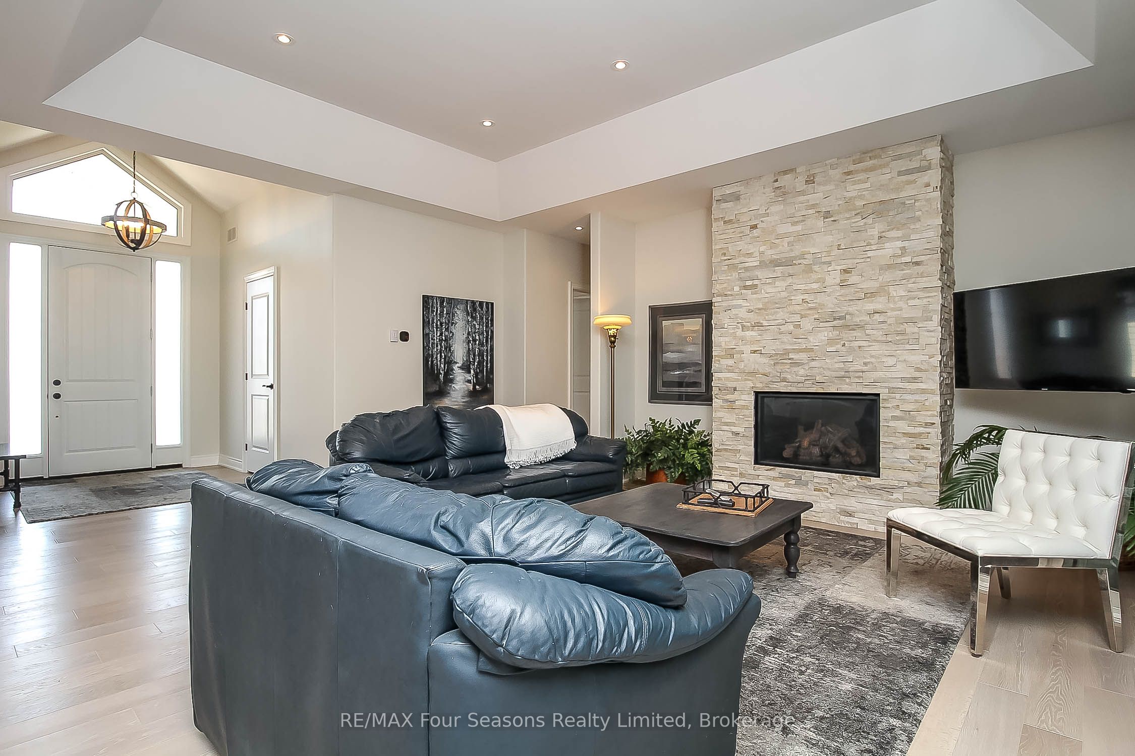 120 Schoolhouse Court Property Photo 8