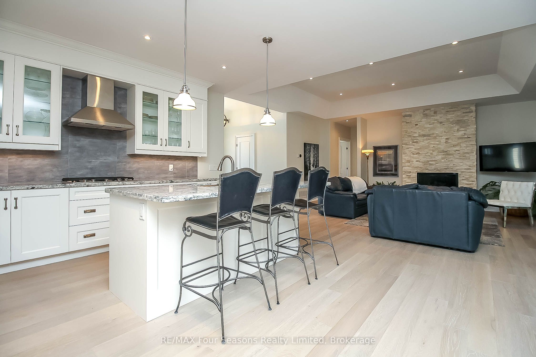 120 Schoolhouse Court Property Photo 17