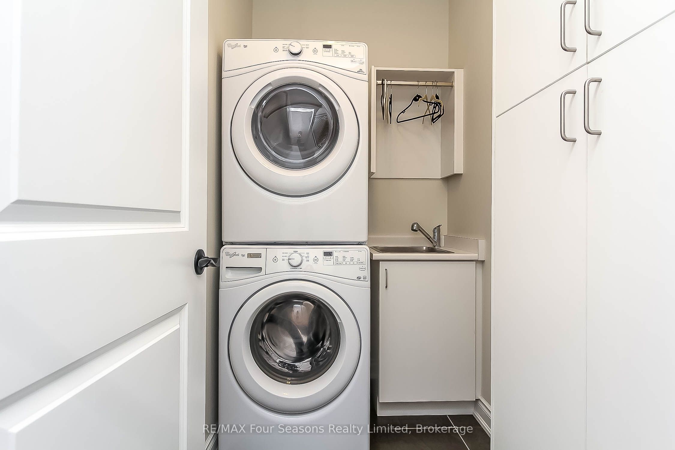 120 Schoolhouse Court Property Photo 36